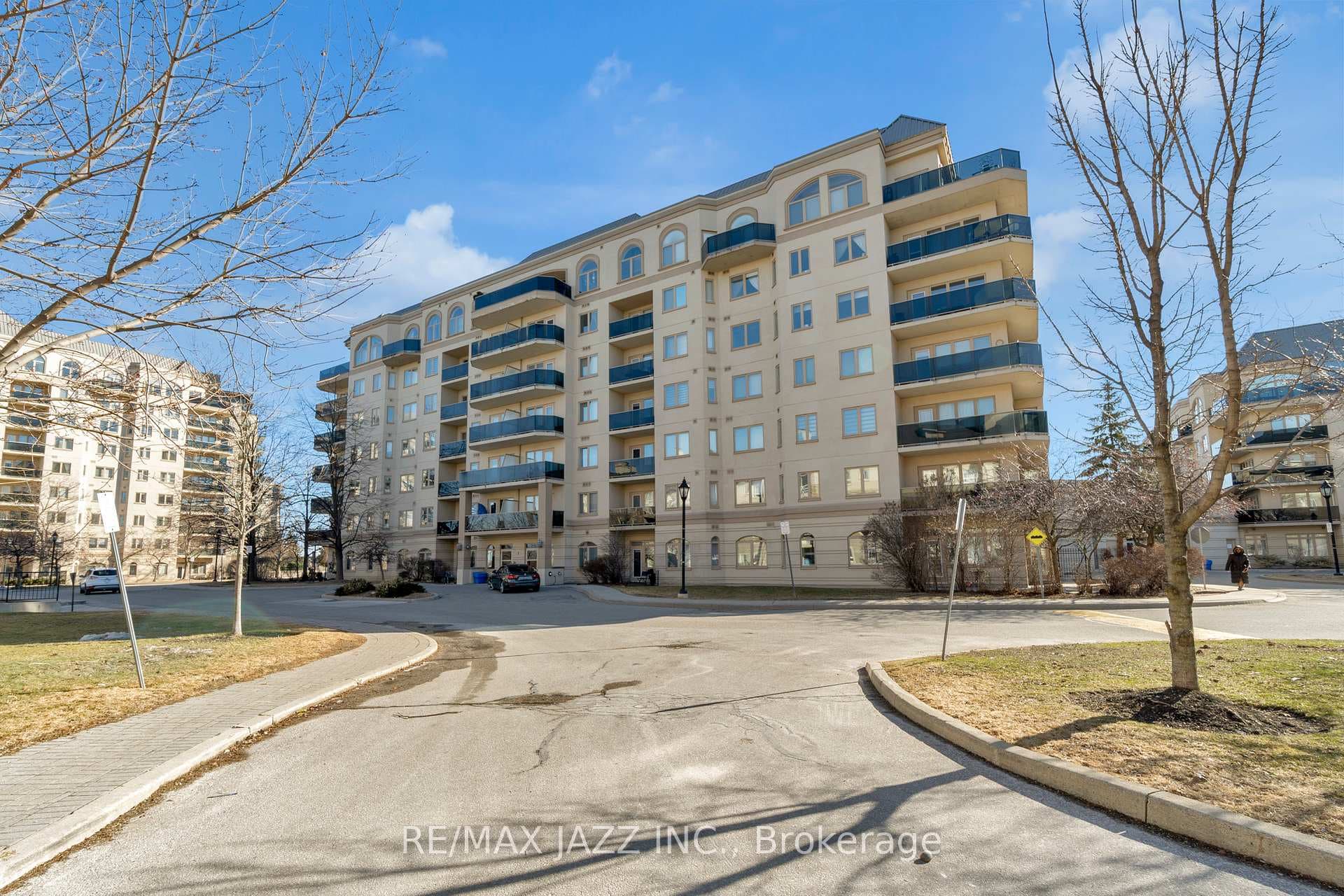 7 Dayspring Circle Unit 304, Brampton, ON L6P 1C1 - Photo 1