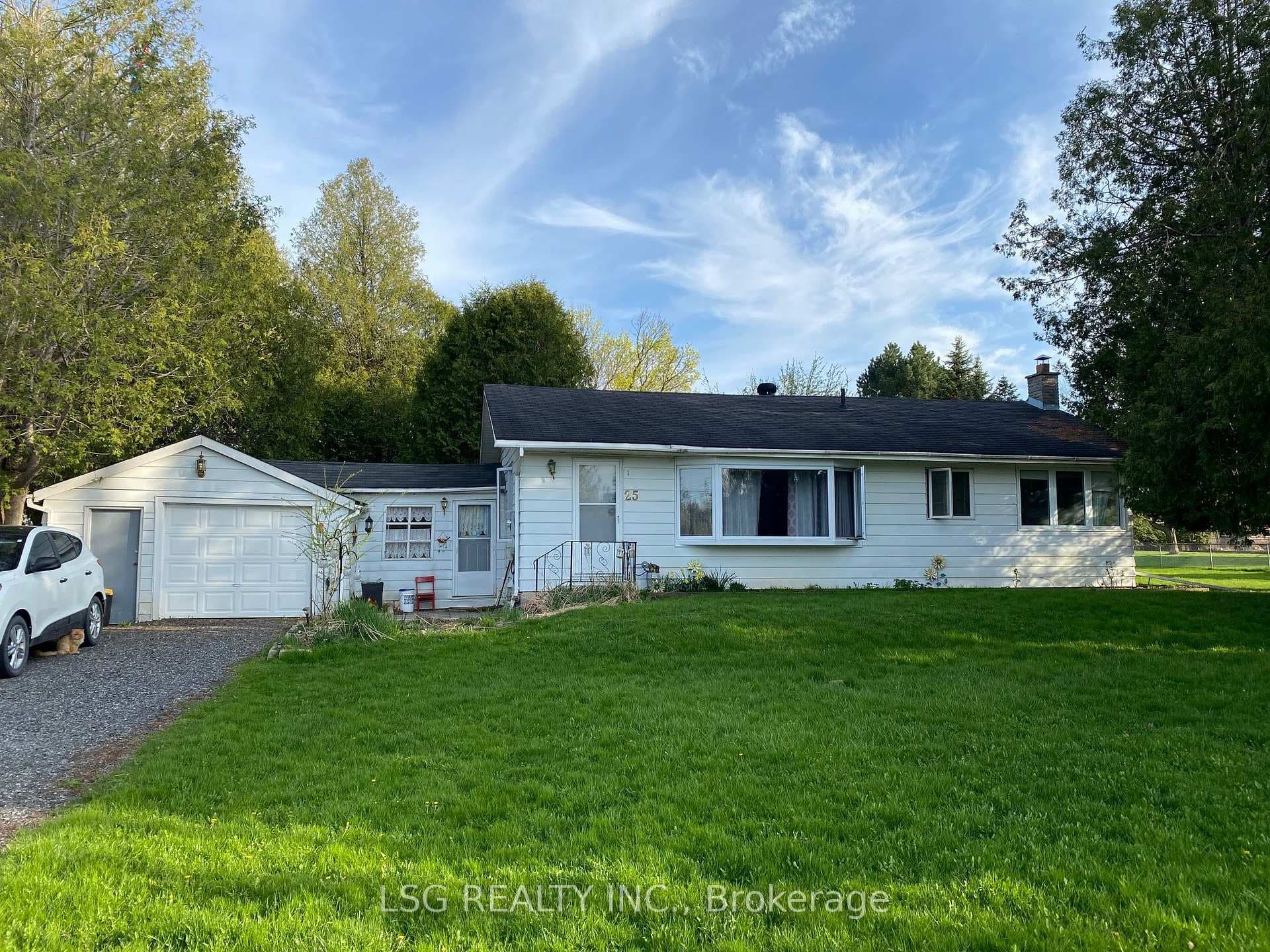 25 Sharon Boulevard, East Gwillimbury, ON L0G 1V0 - Photo 1