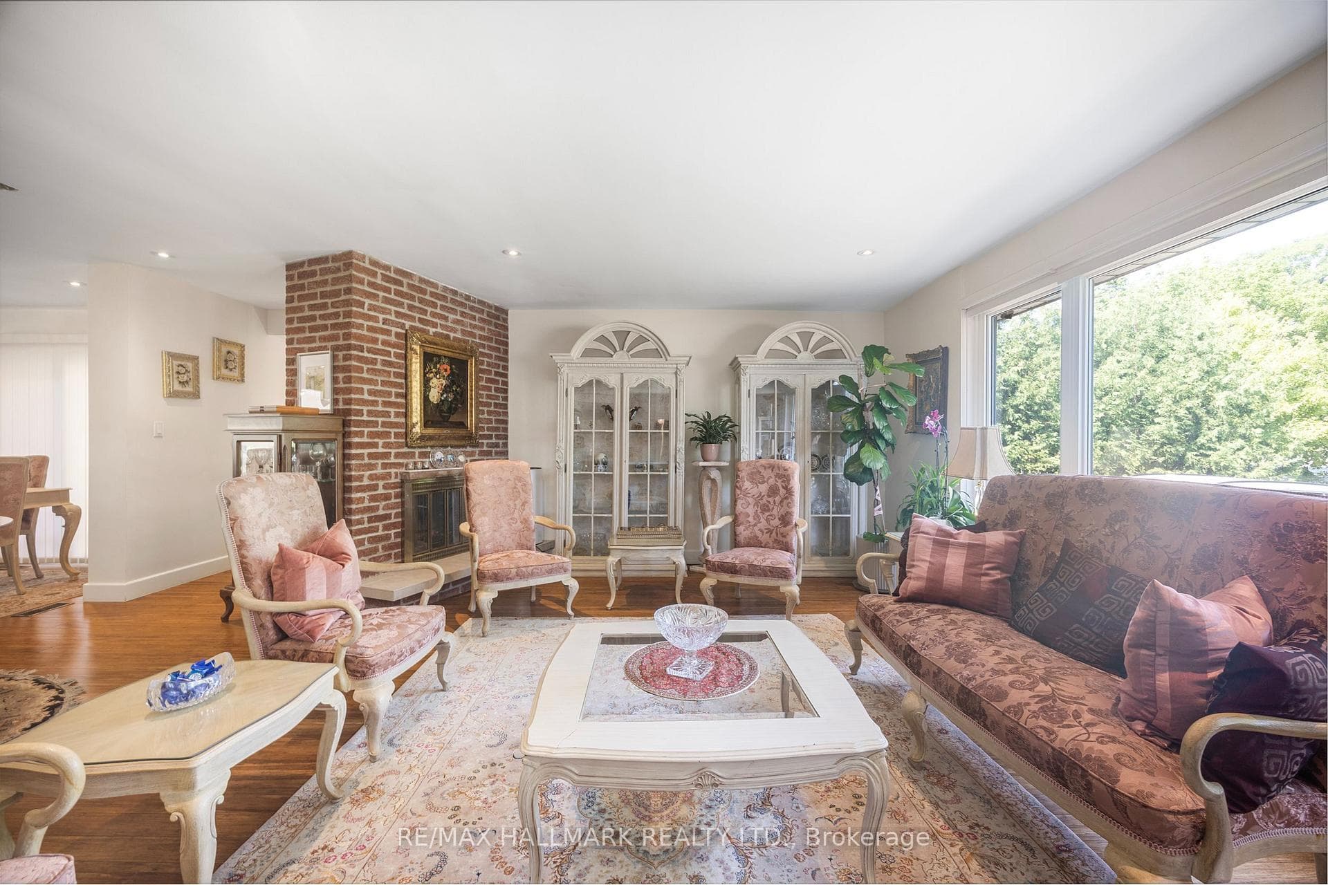 19 Talwood Drive, Don Mills / Parkwoods / Victoria Village, ON M3B 2P4 - Photo 1