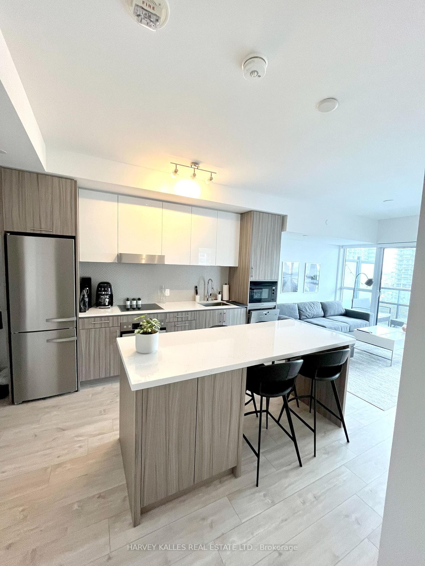 11 Lillian Street Unit 1609, Leaside / Davisville, ON M4S 2H7 - Photo 1