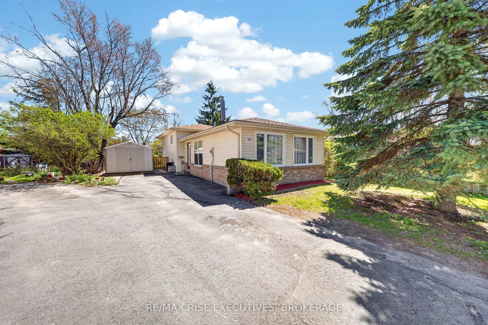1089 Pinewood Place, Kingston