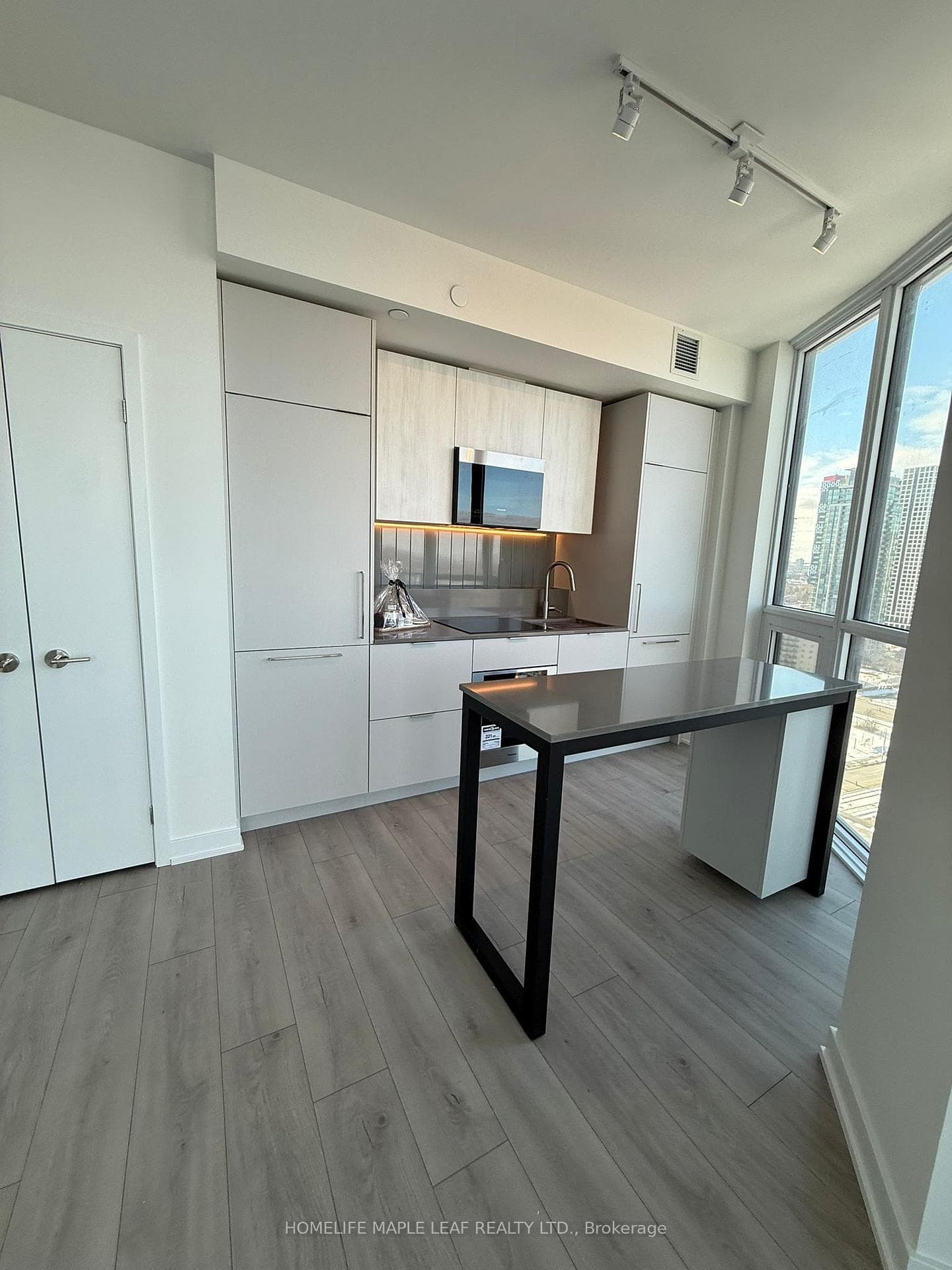 1 Fairview Road Unit 1904, Mississauga, ON L5A 4C6 - Photo 1