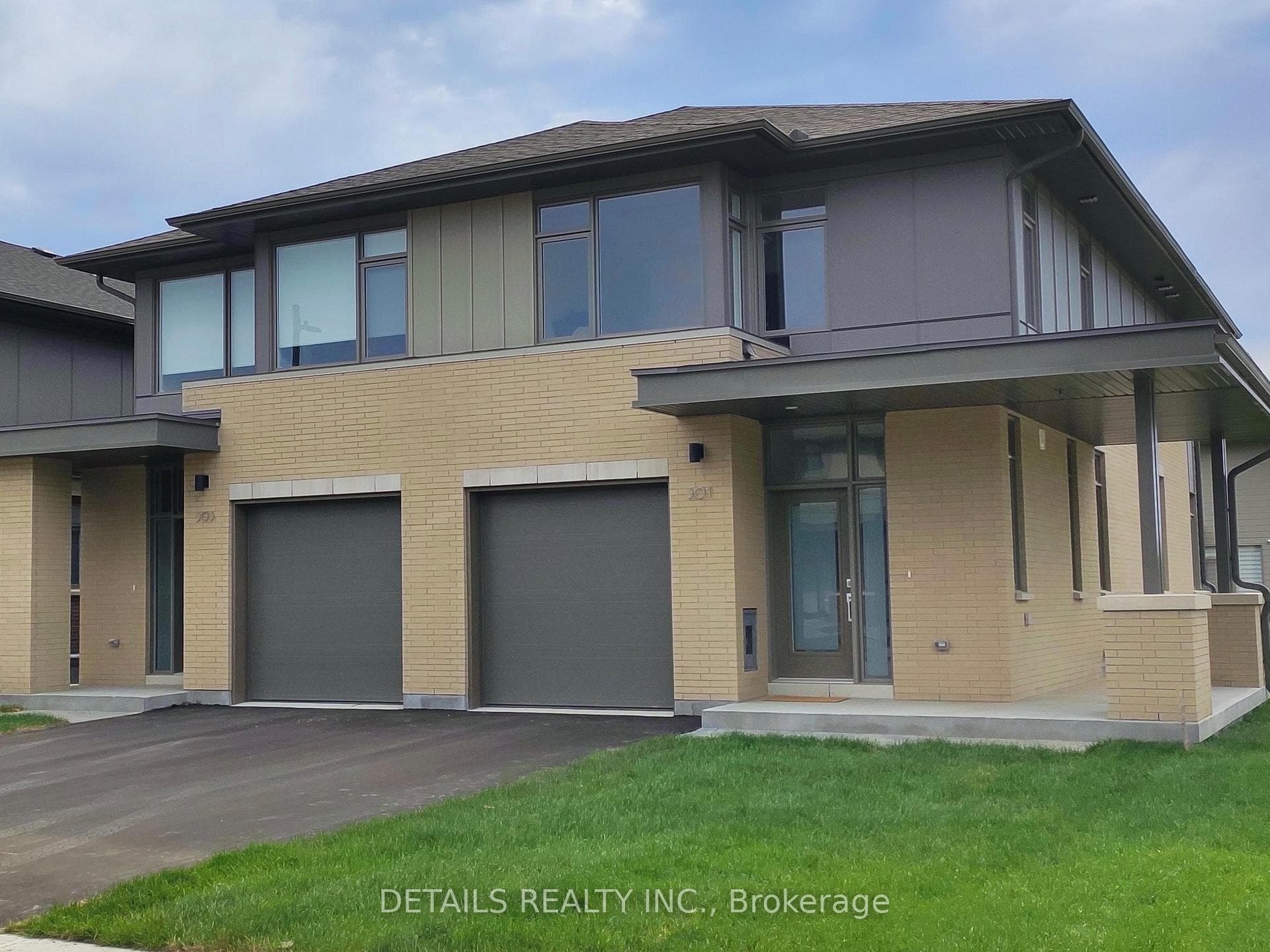 303 Wigwas Street, Manor Park - Cardinal Glen and Area, ON K1K 5A1 - Photo 1