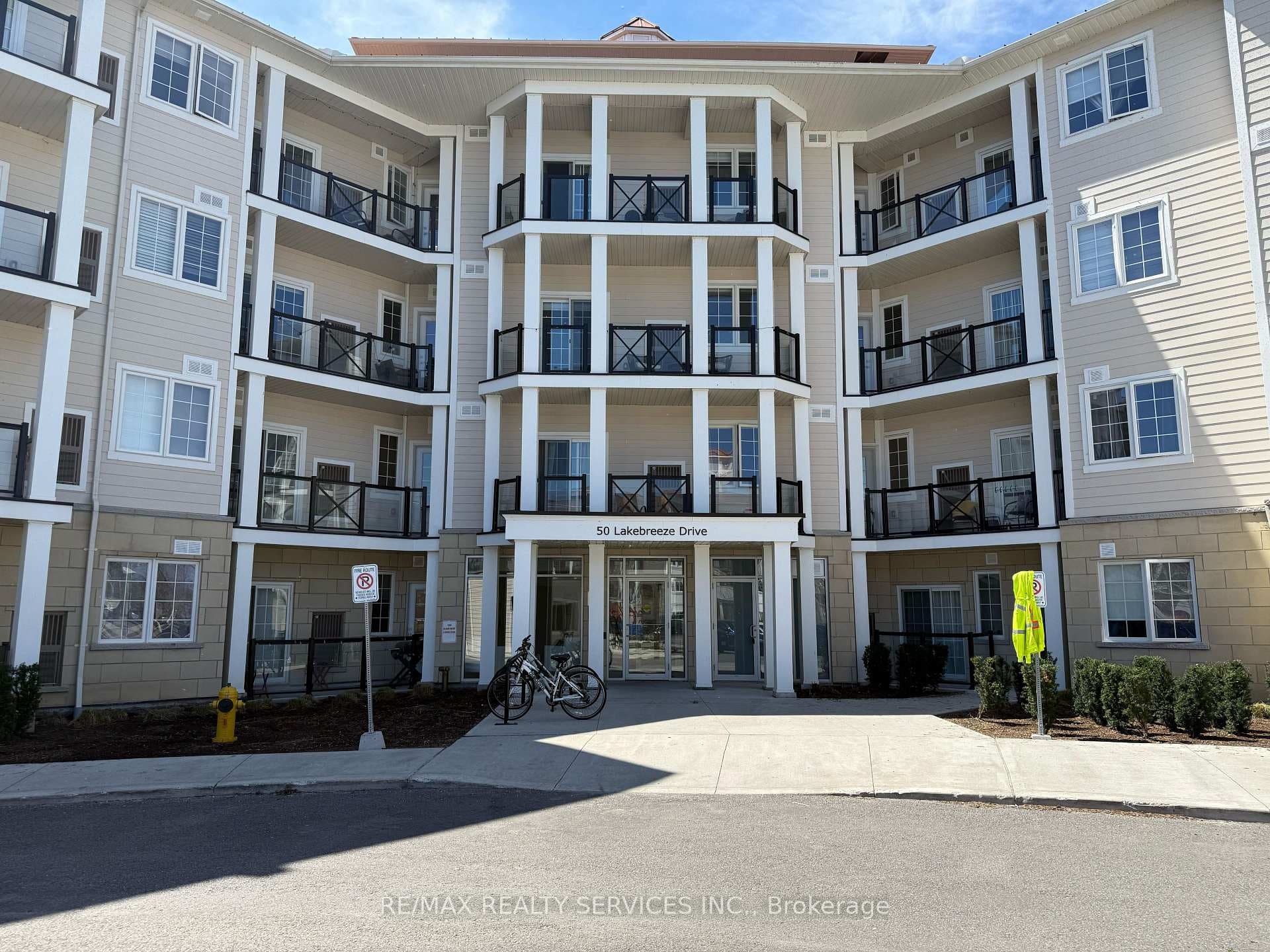 50 Lakebreeze Drive Unit 229, Clarington, ON L1B 1N4 - Photo 1