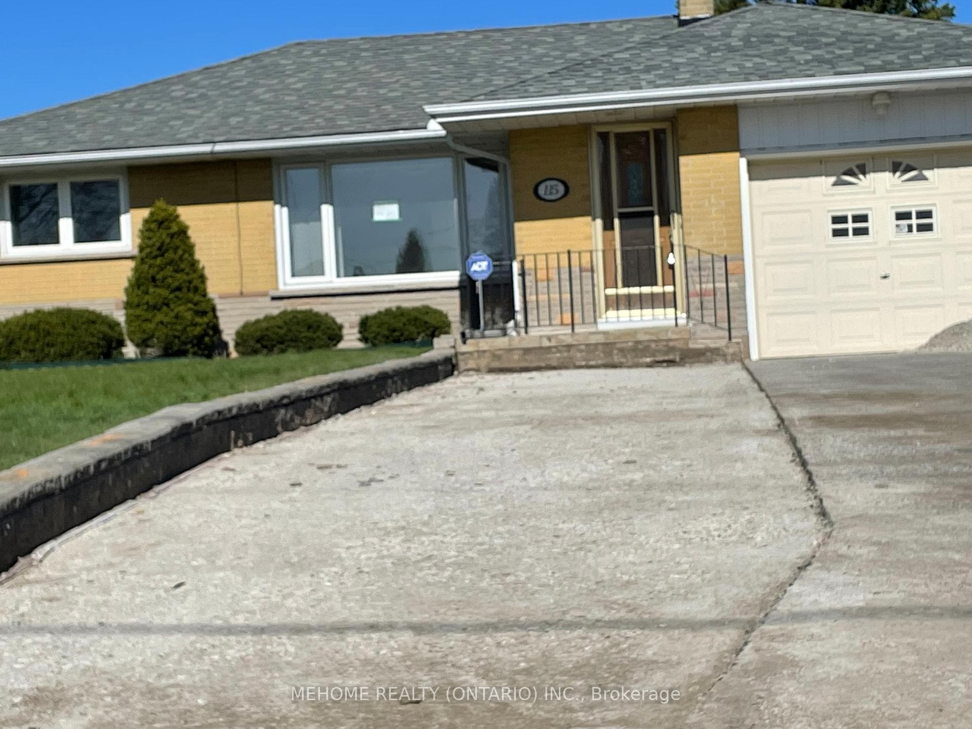 115 Harris Court Unit Main, Oshawa, ON L1J 5K8 - Photo 1