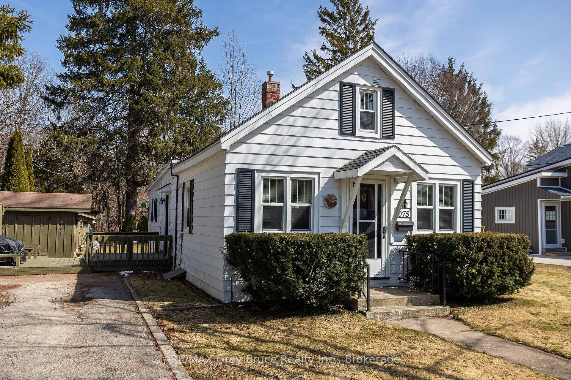 1075 6th Avenue, Owen Sound, ON N4K 5G8 - Photo 1