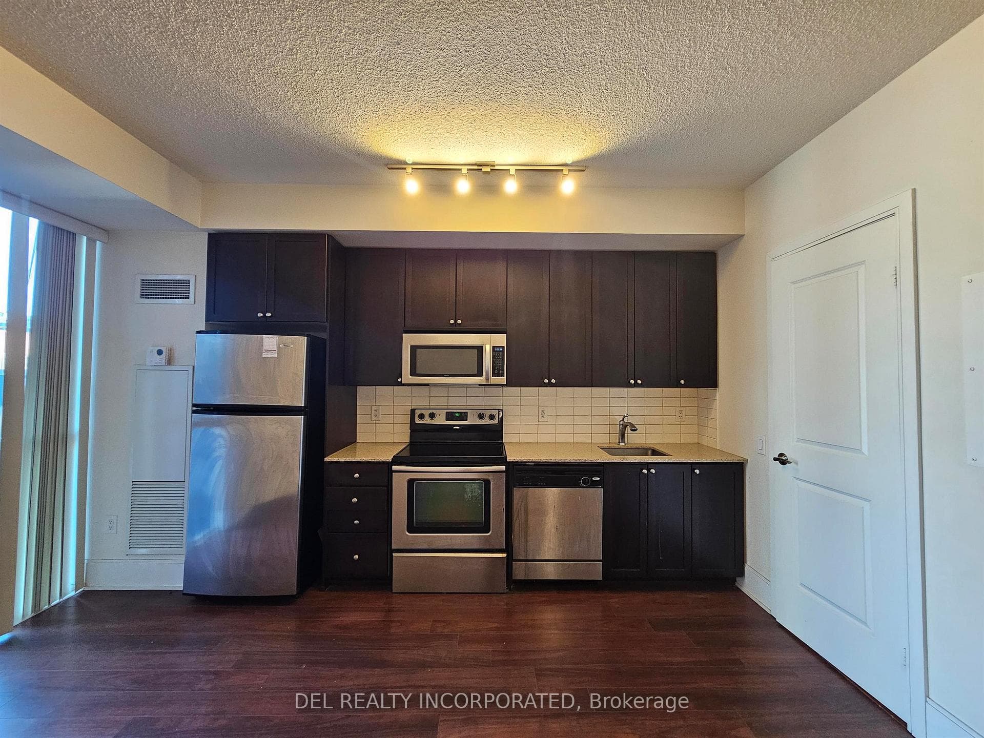 560 Front Street Unit 427, Toronto C01