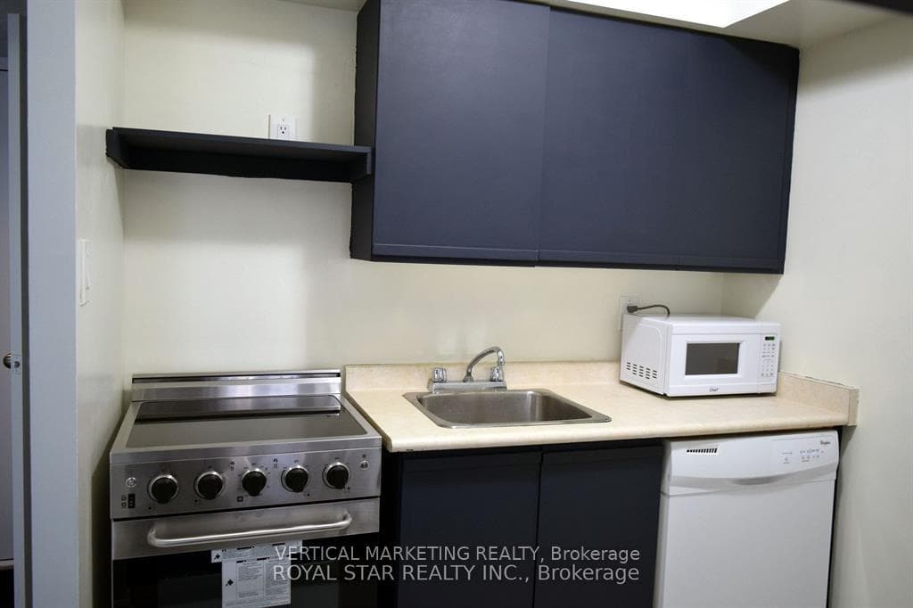 633 Bay Street Unit 1009, Downtown Toronto / Waterfront, ON M5G 2G4 - Photo 1