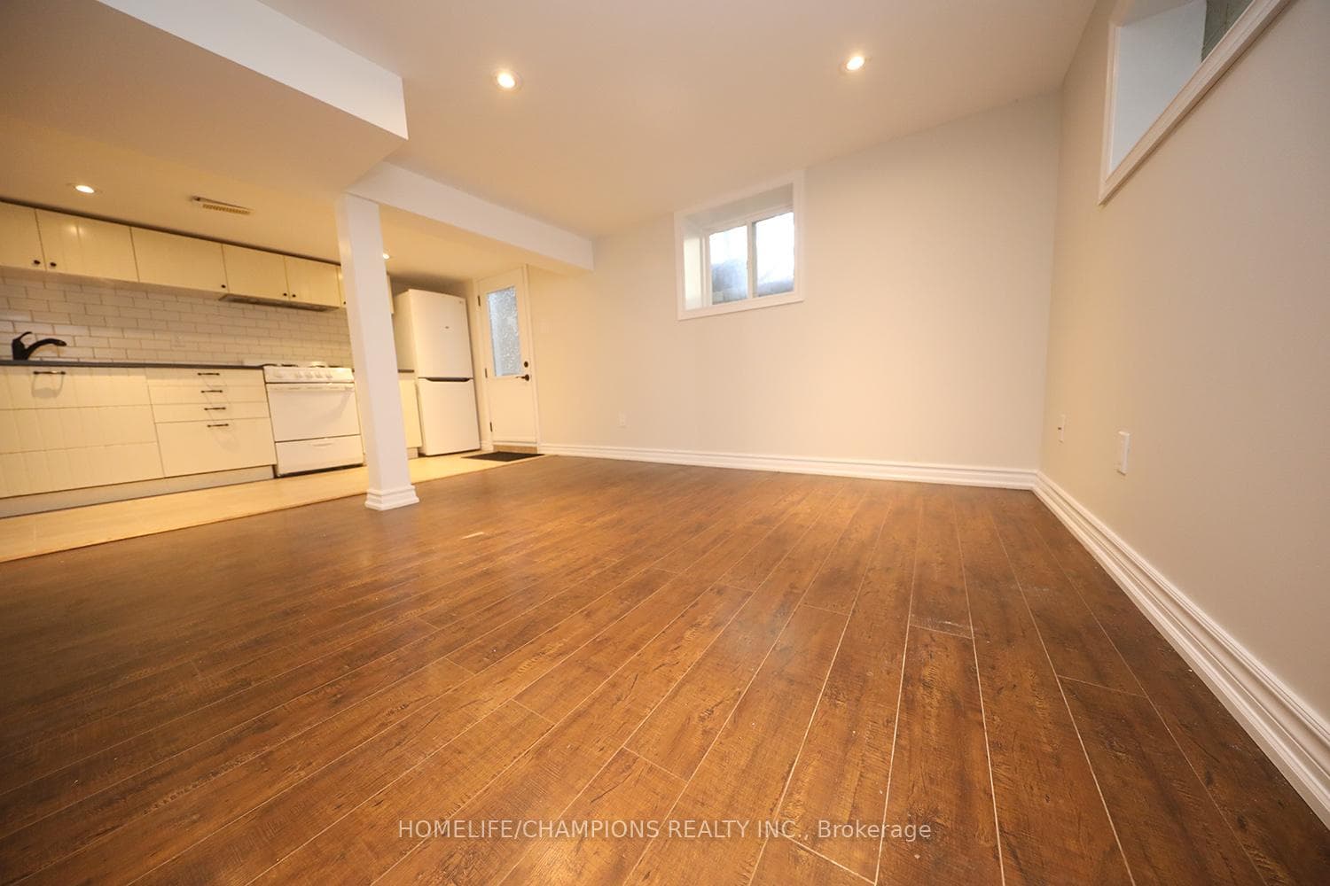 1444 Dundas Street, Toronto E01