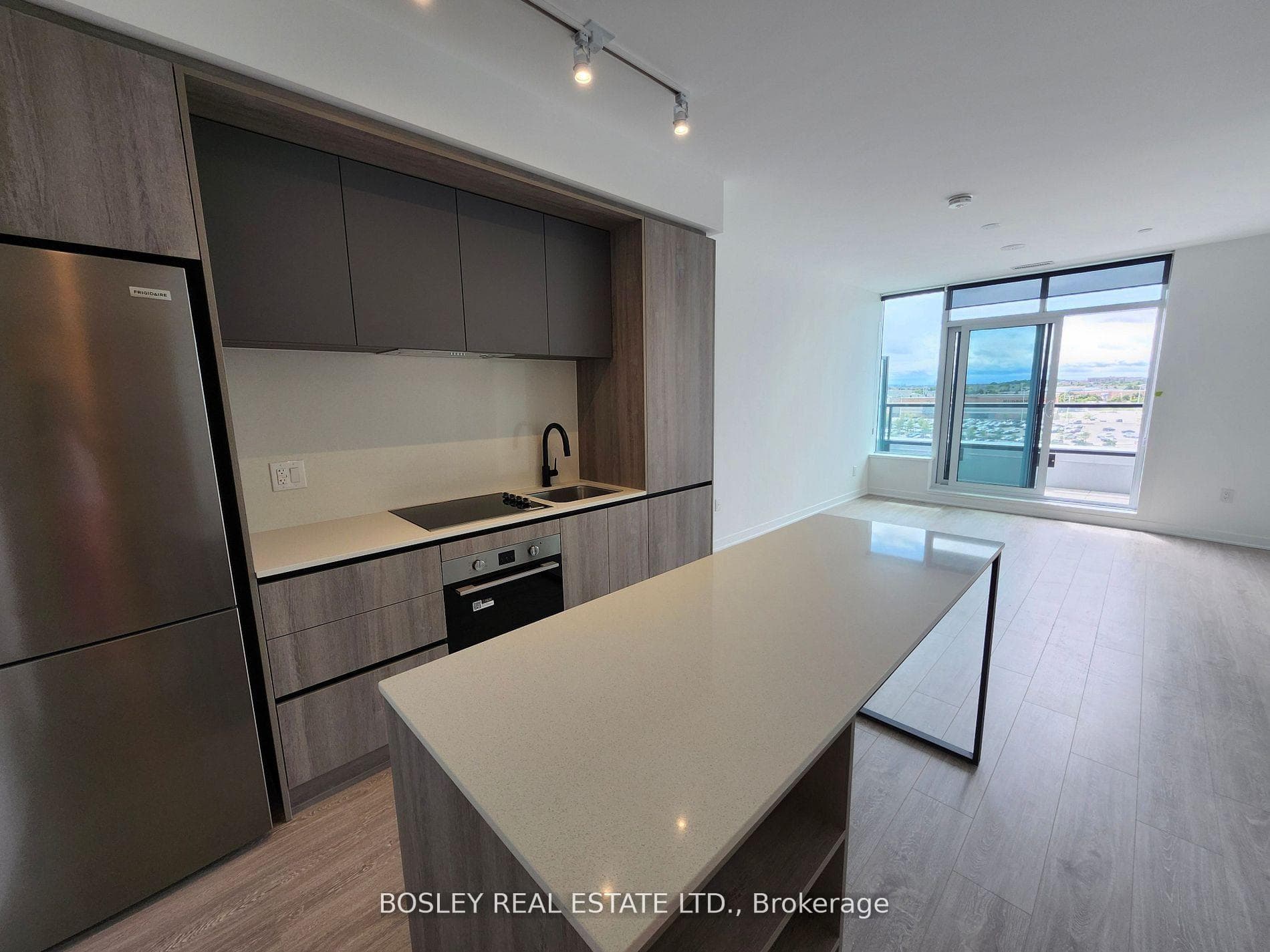 2495 Eglinton Avenue Unit 806, Mississauga, ON L5M 2V8 - Photo 1