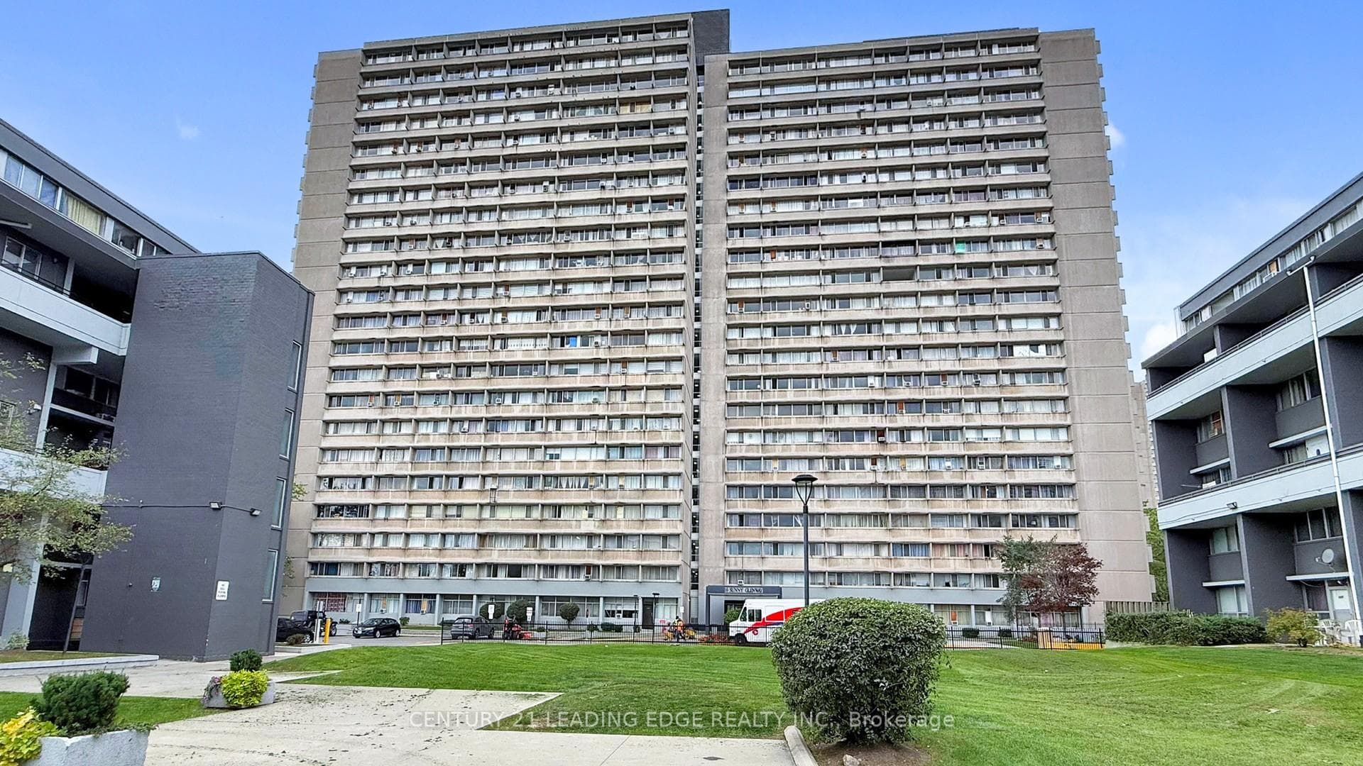 10 Sunny Glenway Unit 1202, Flemingdon Park / Don Mills, ON M3C 2Z3 - Photo 1