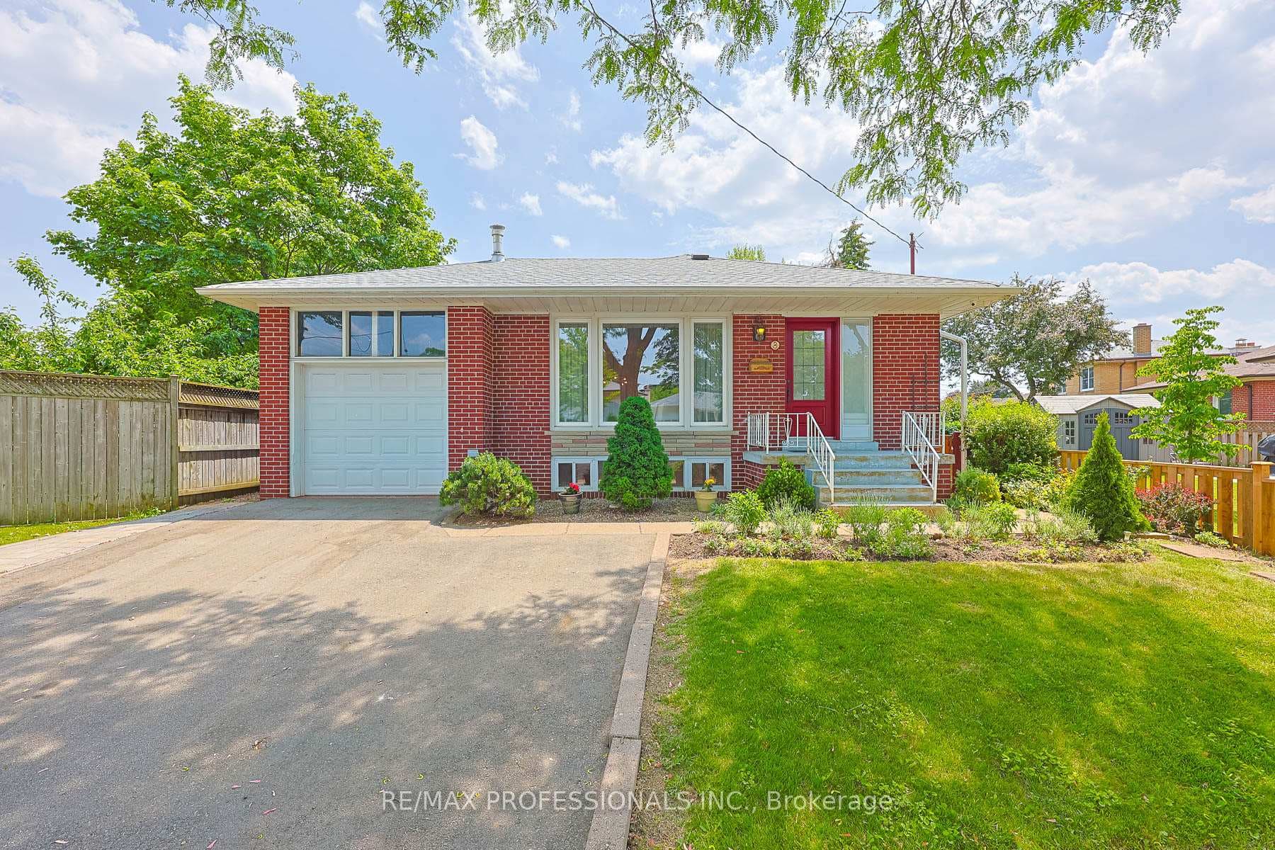 3 Embers Drive, Etobicoke (Islington / Rexdale), ON M9C 3E4 - Photo 1