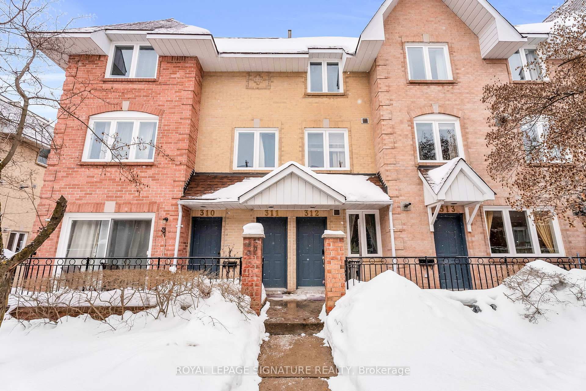 75 Weldrick Road Unit 312, Richmond Hill, ON L4C 0H9 - Photo 1