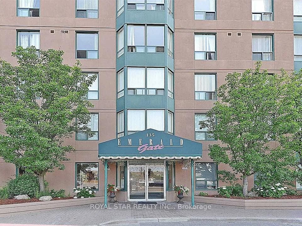 135 Hillcrest Avenue Unit 303, Mississauga, ON L5B 4B1 - Photo 1