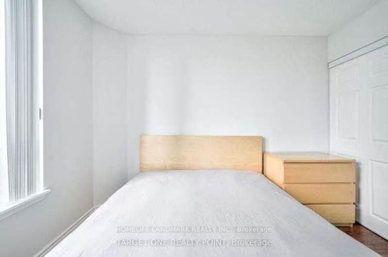 35 Express Avenue, Willowdale / Newtonbrook, ON M2N 6T3 - Photo 1