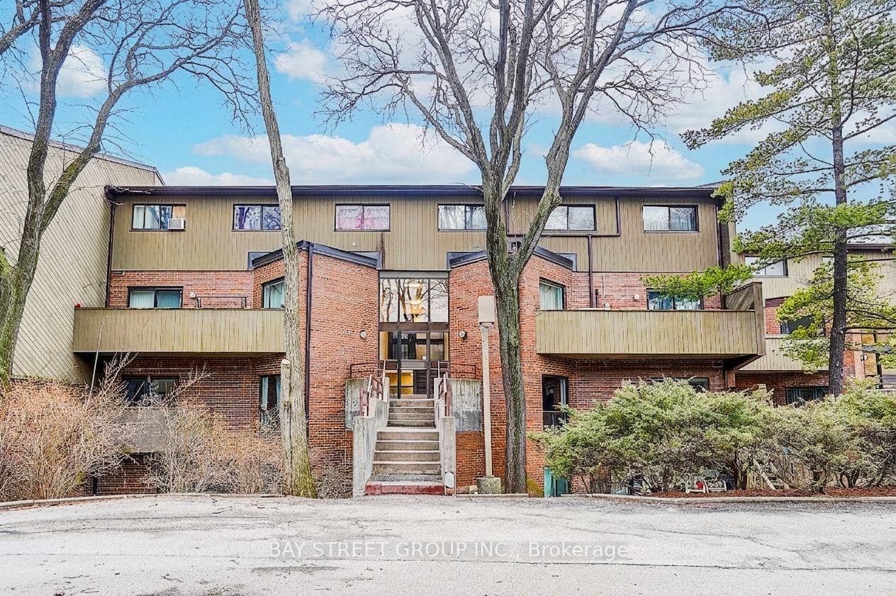 2035 South Millway Drive Unit 32, Mississauga, ON L5L 1R7 - Photo 1