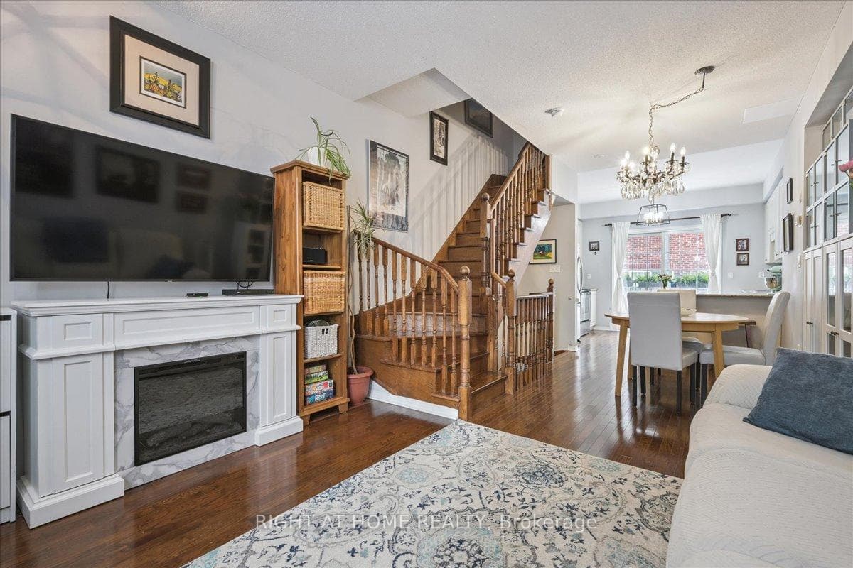 101 The Queensway N/A Unit TH 2, High Park / Junction / Roncesvalles, ON M8Z 0H1 - Photo 1