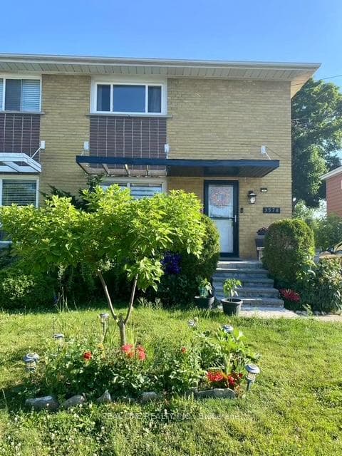 3578 Queenston Drive, Mississauga, ON L5C 2G6 - Photo 1