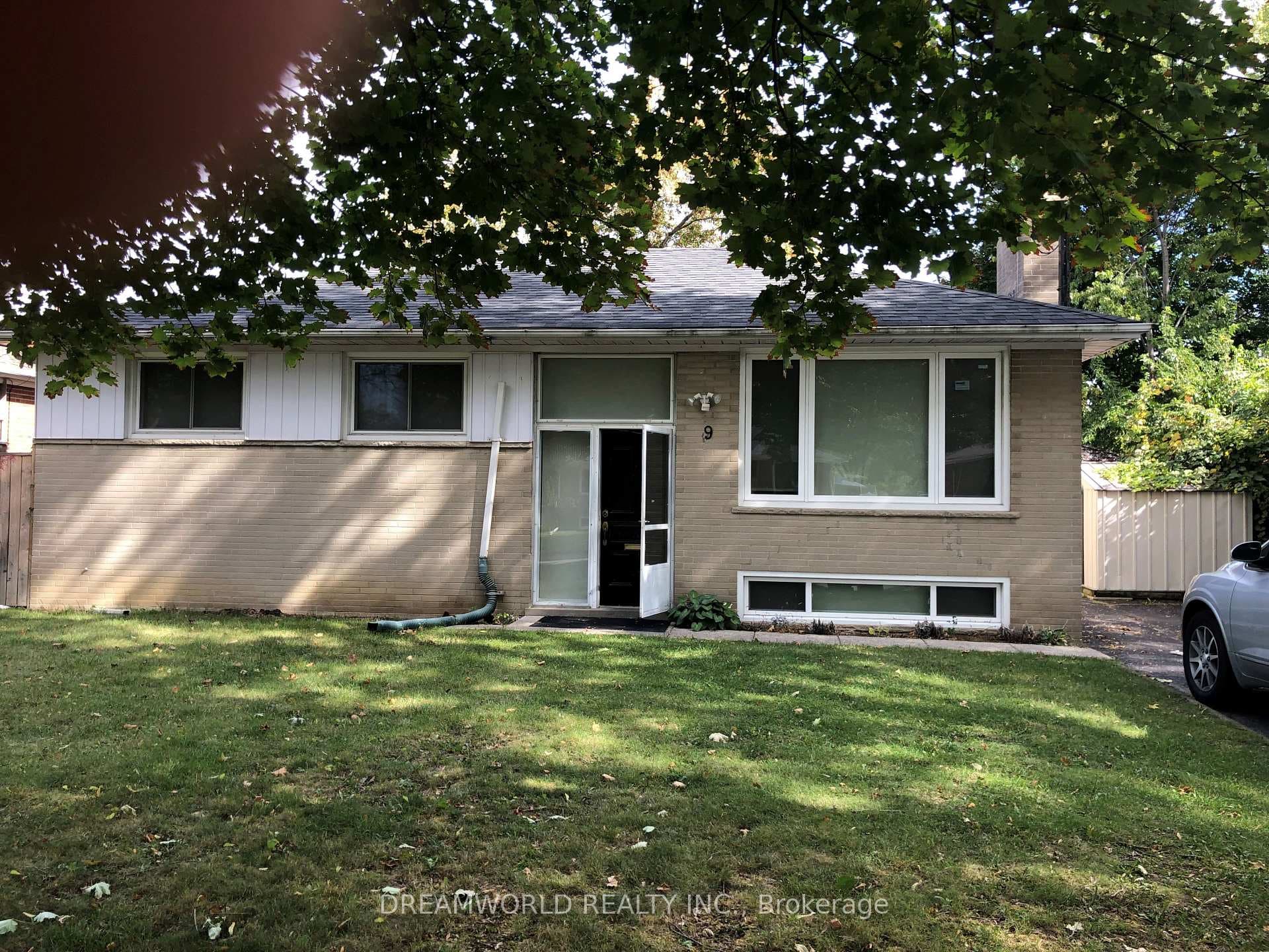 9 Samba Drive, Toronto W05