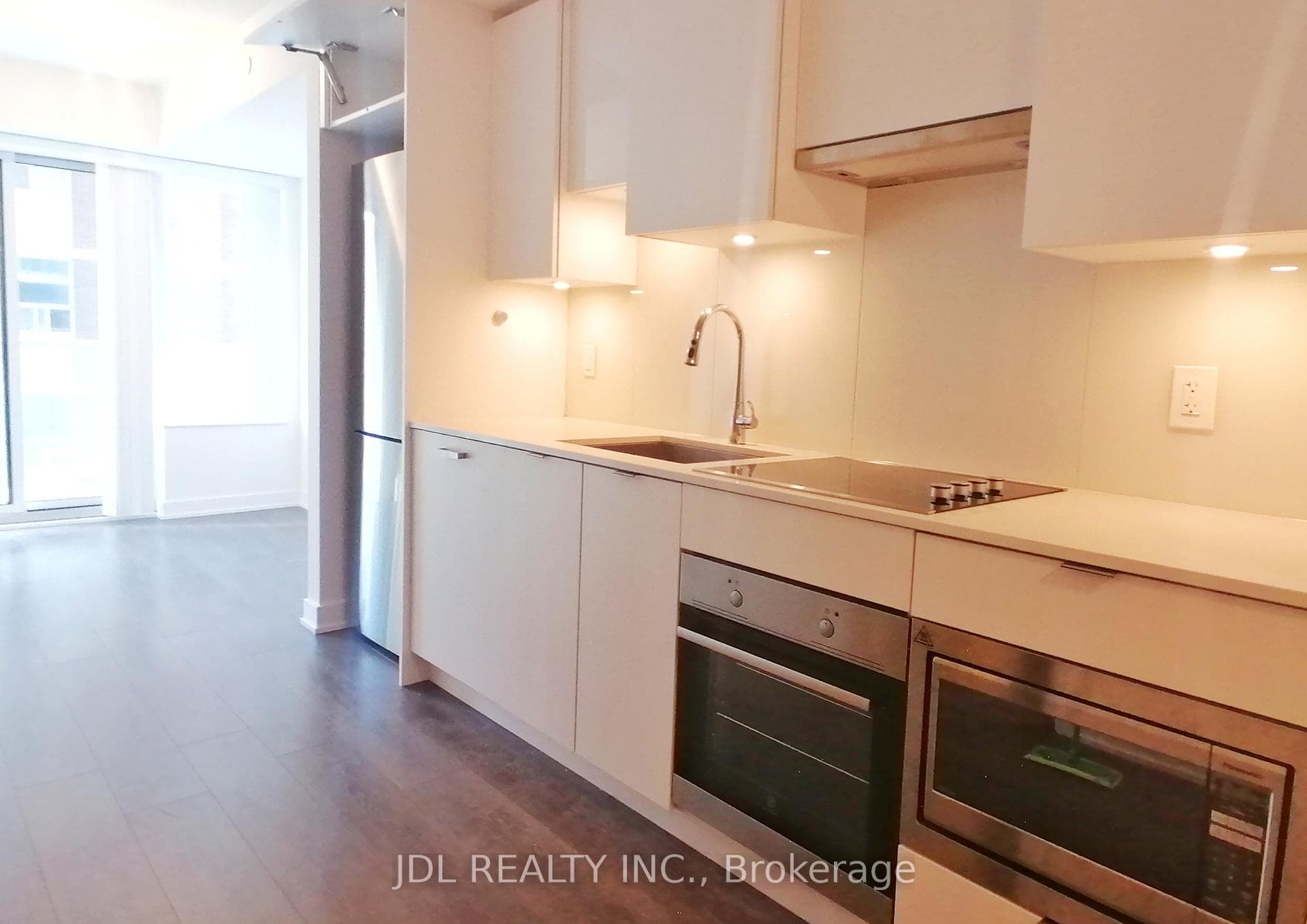 195 Redpath Avenue Unit 807, Leaside / Davisville, ON M4P 0E4 - Photo 1
