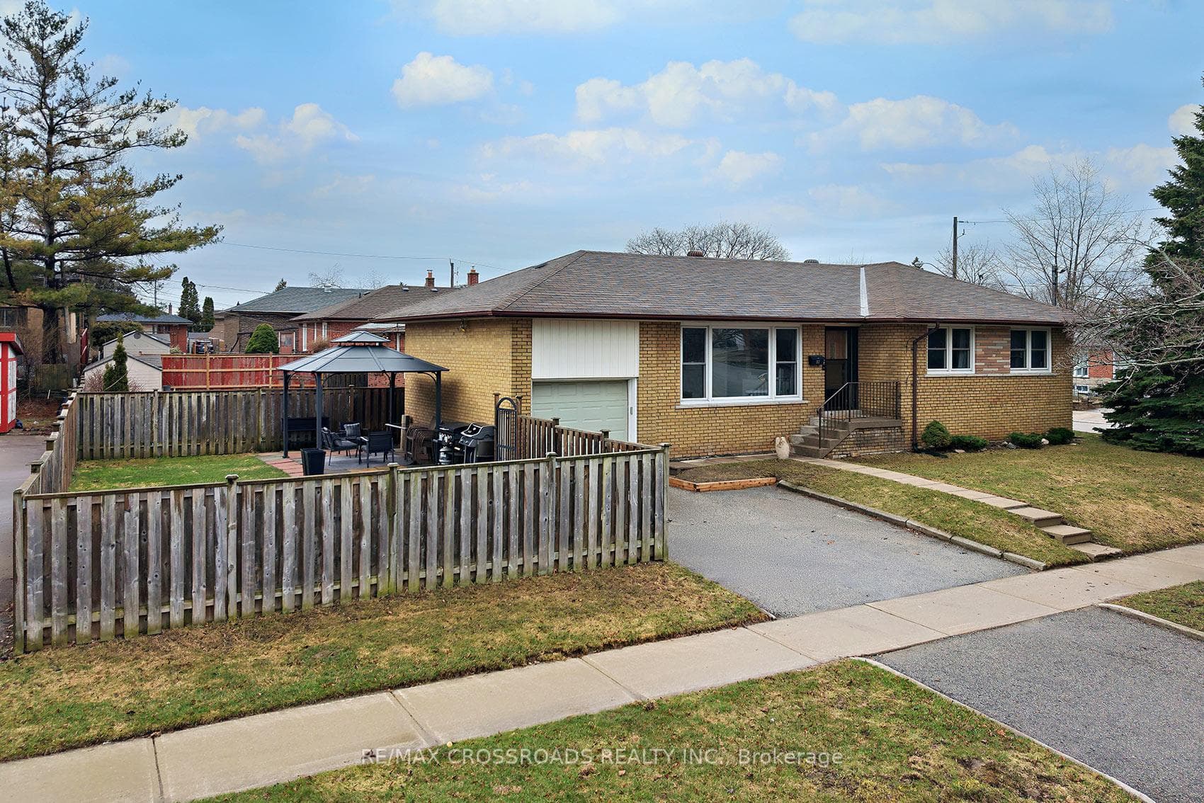 32 Kim Court, Dorset Park / Kennedy Park, ON M1K 3R6 - Photo 1