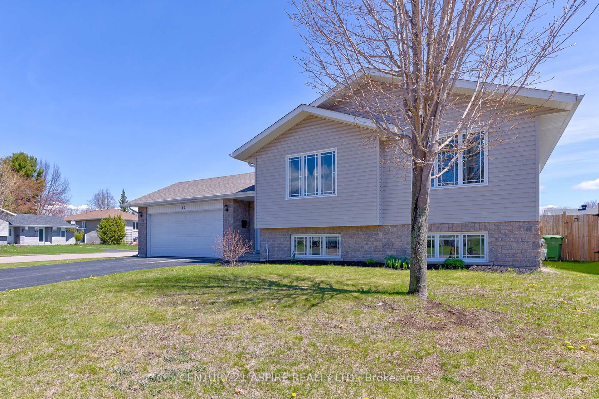 42 Oak Avenue, Petawawa