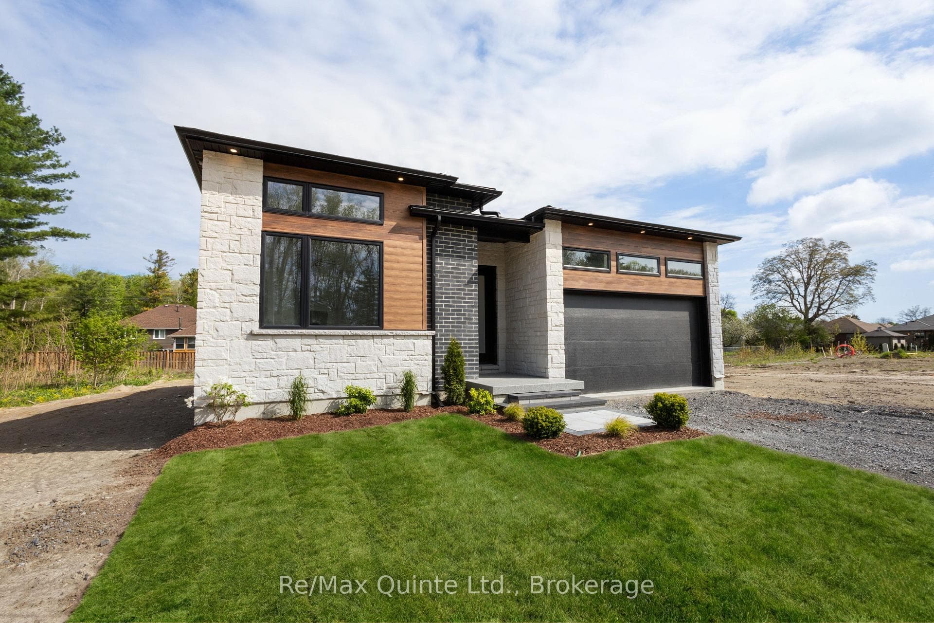 27 Exeter Court, Quinte West, ON K8V 5P4 - Photo 1