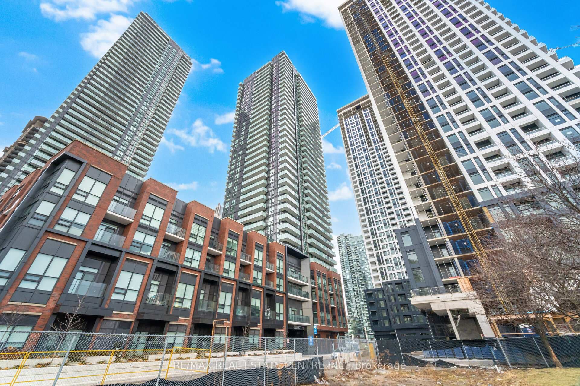 4130 Parkside Village Drive Unit 1402, Mississauga, ON L5B 3M8 - Photo 1
