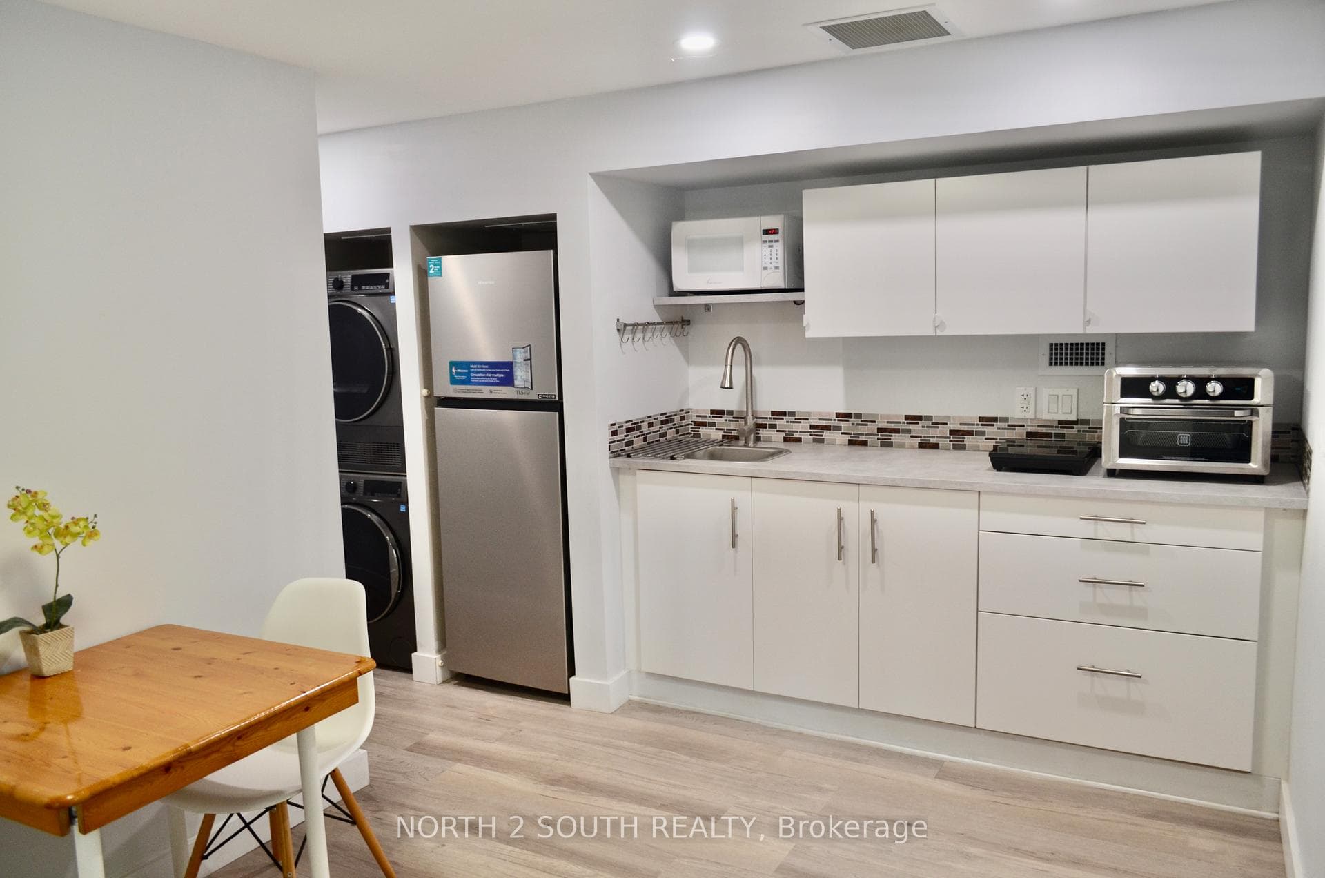 9 Barwell Crescent Unit Bsmt, Etobicoke (West Mall / Rexdale), ON M9W 2W4 - Photo 1