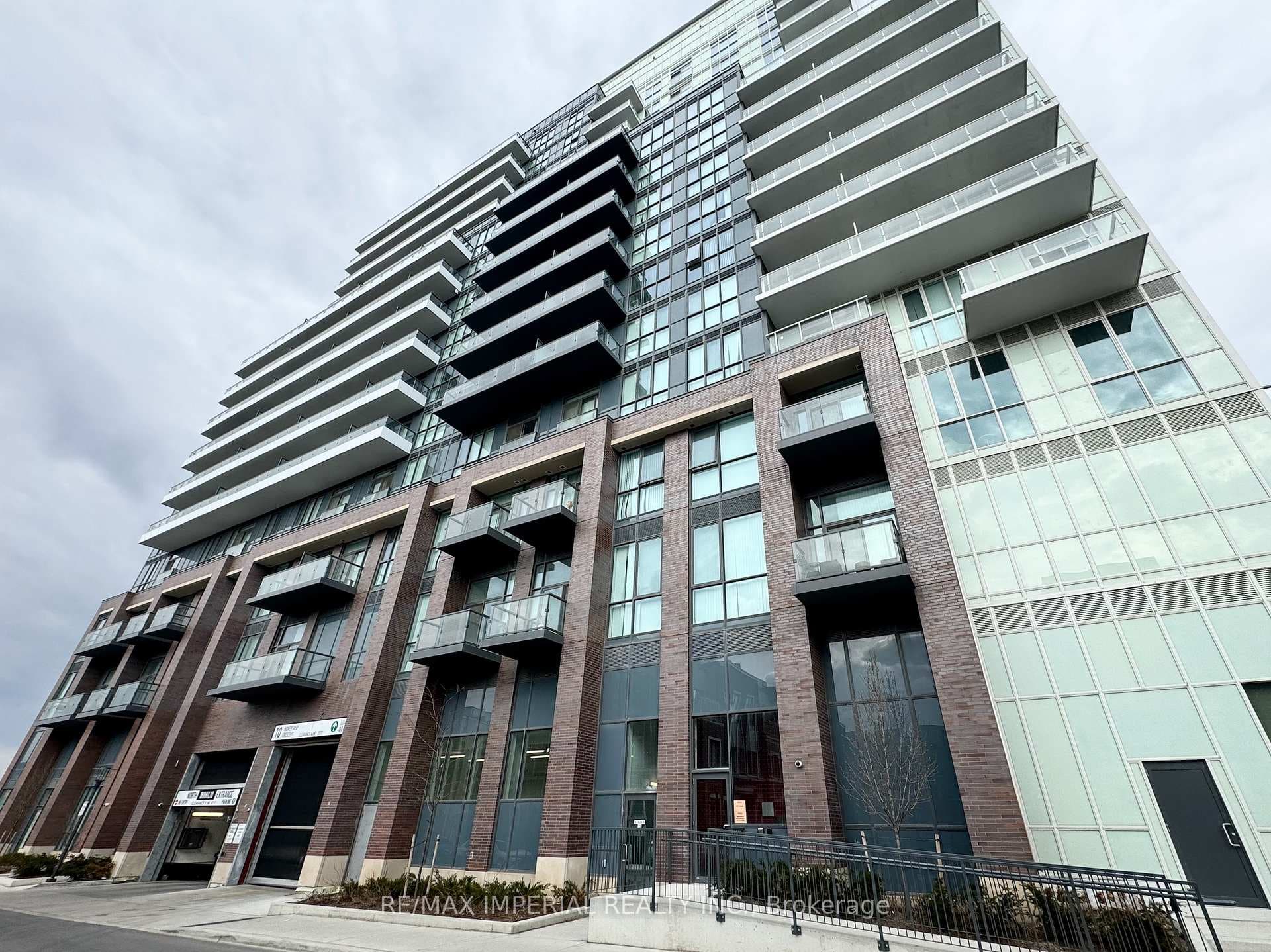 10 HONEYCRISP Crescent Unit 1606, Vaughan