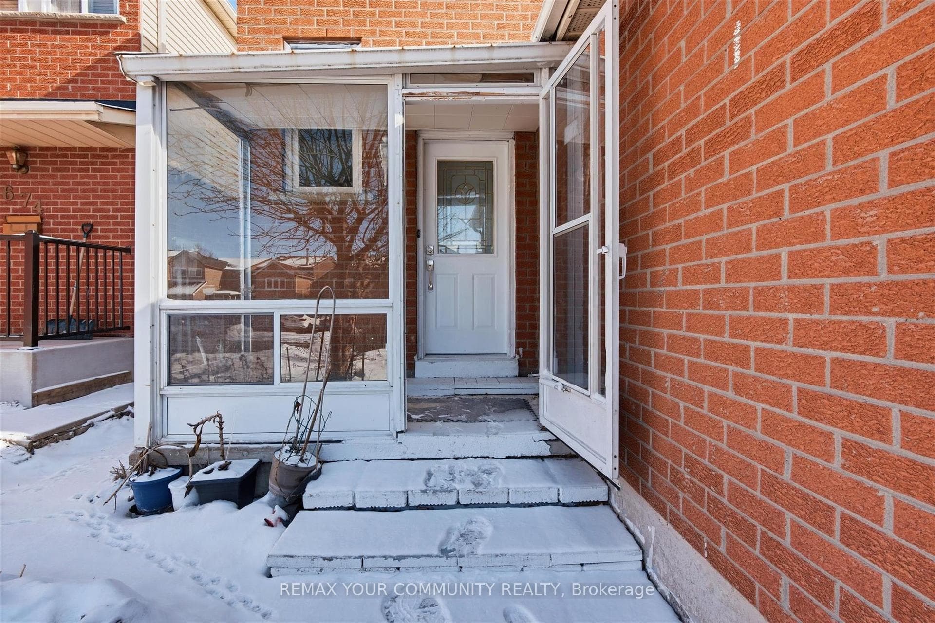 676 Galloway Crescent, Mississauga, ON L5C 3W1 - Photo 1