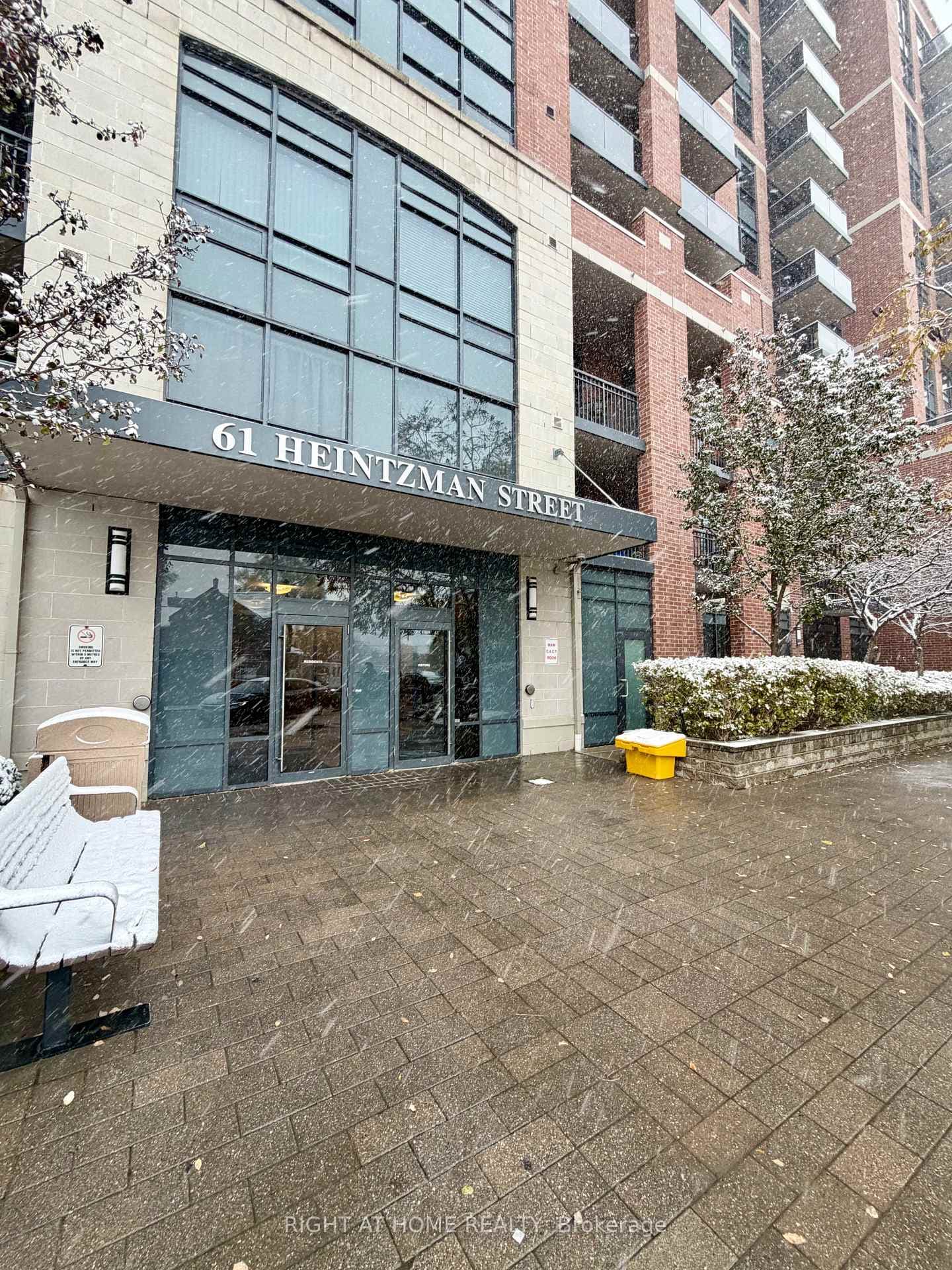 61 Heintzman Street Unit 910, Bloor West Village / Swansea, ON M6P 5A2 - Photo 1