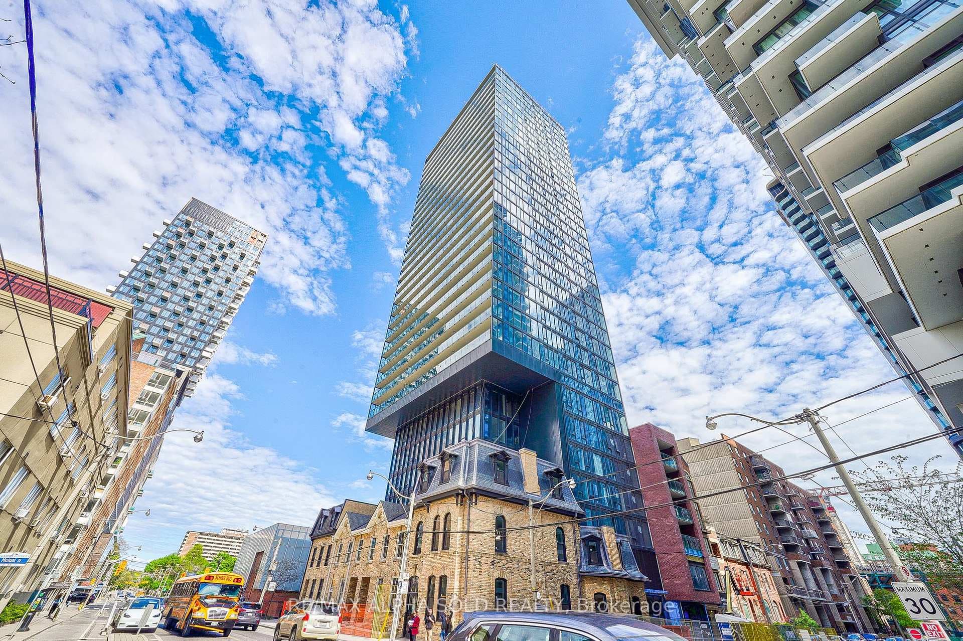 47 Mutual Street Unit 1402, Toronto C08