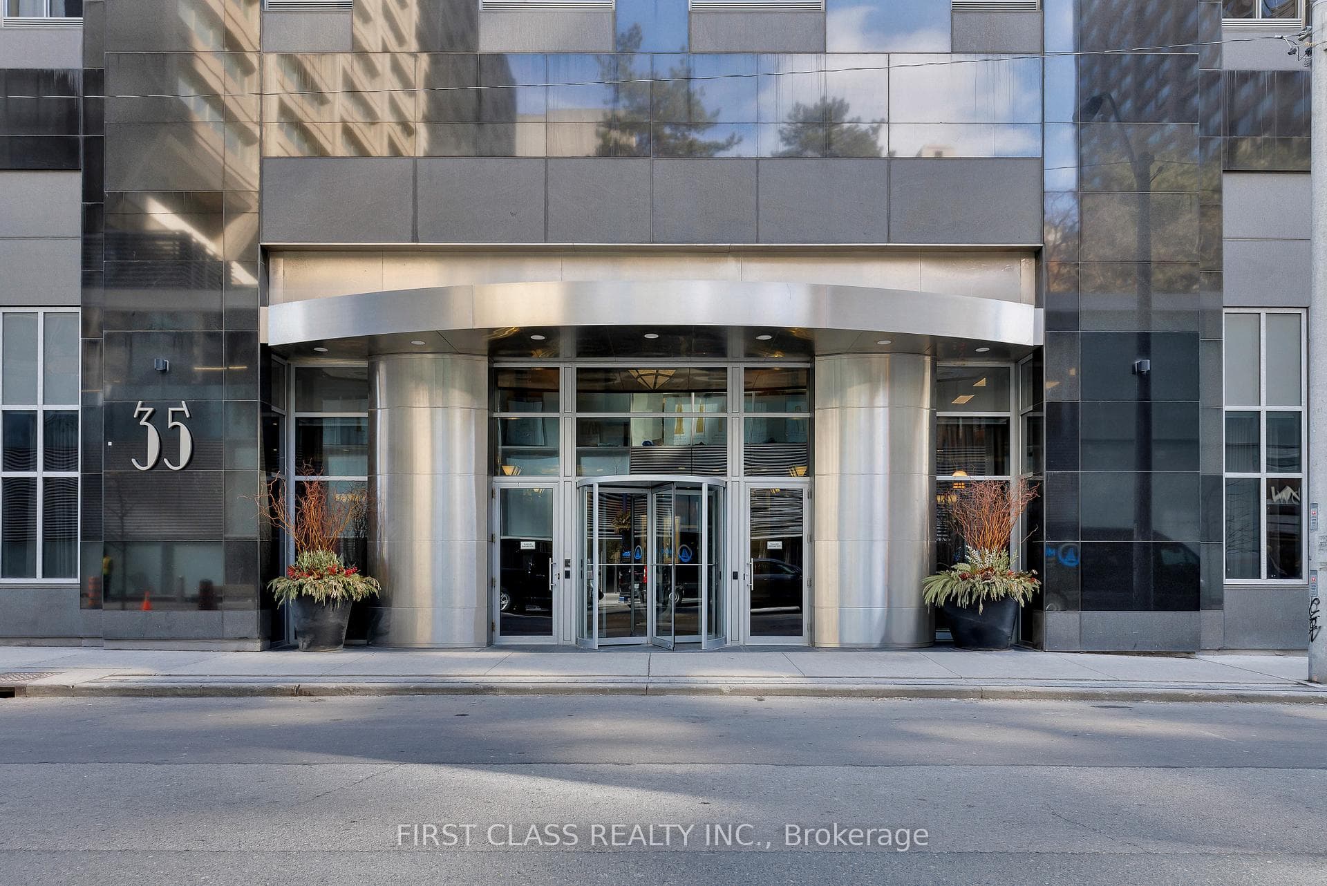 35 Balmuto Street Unit 2208, Downtown Toronto / Waterfront, ON M4Y 0A3 - Photo 1
