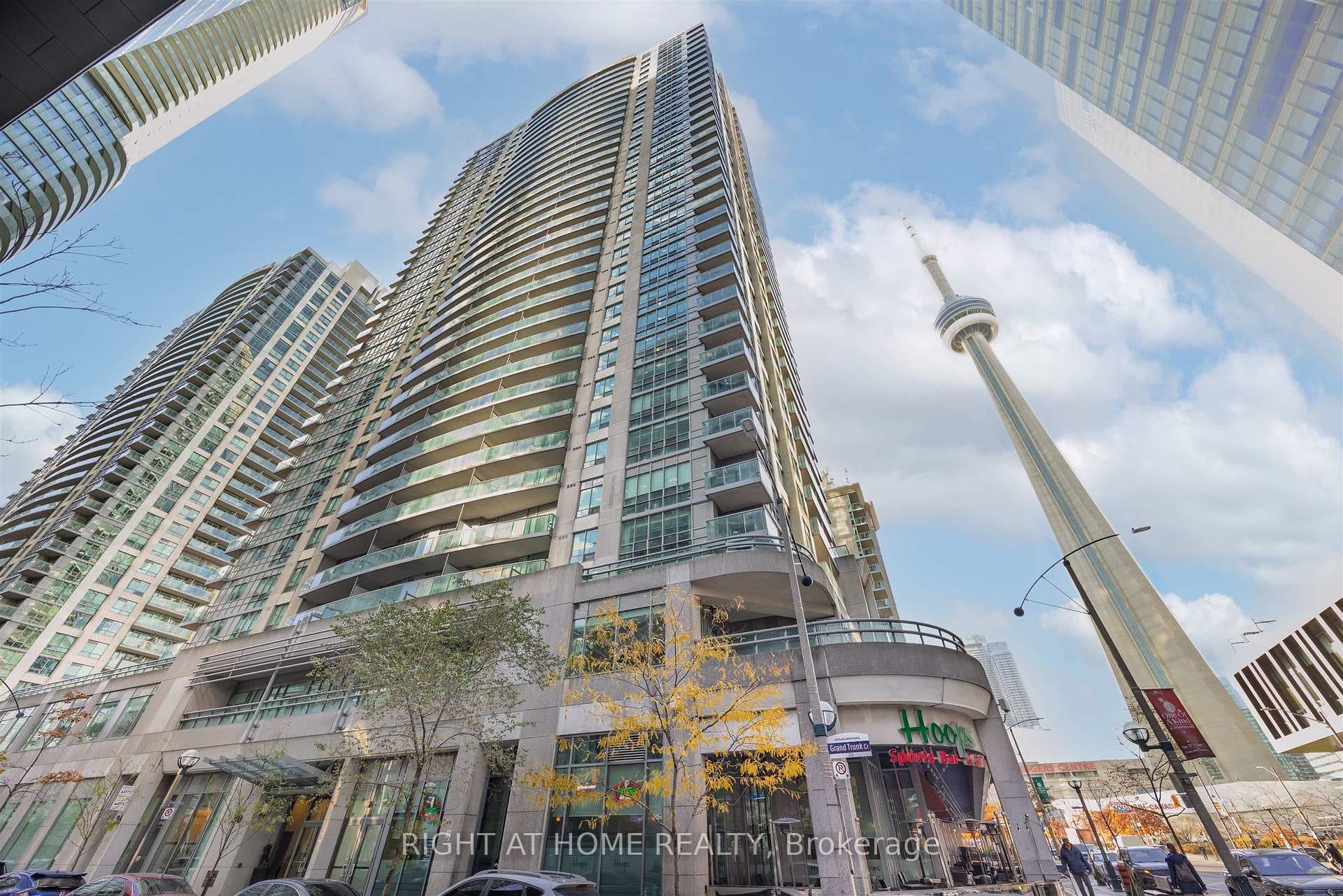 30 Grand Trunk Crescent Unit 2910, Downtown Toronto / Waterfront, ON M5J 3A4 - Photo 1