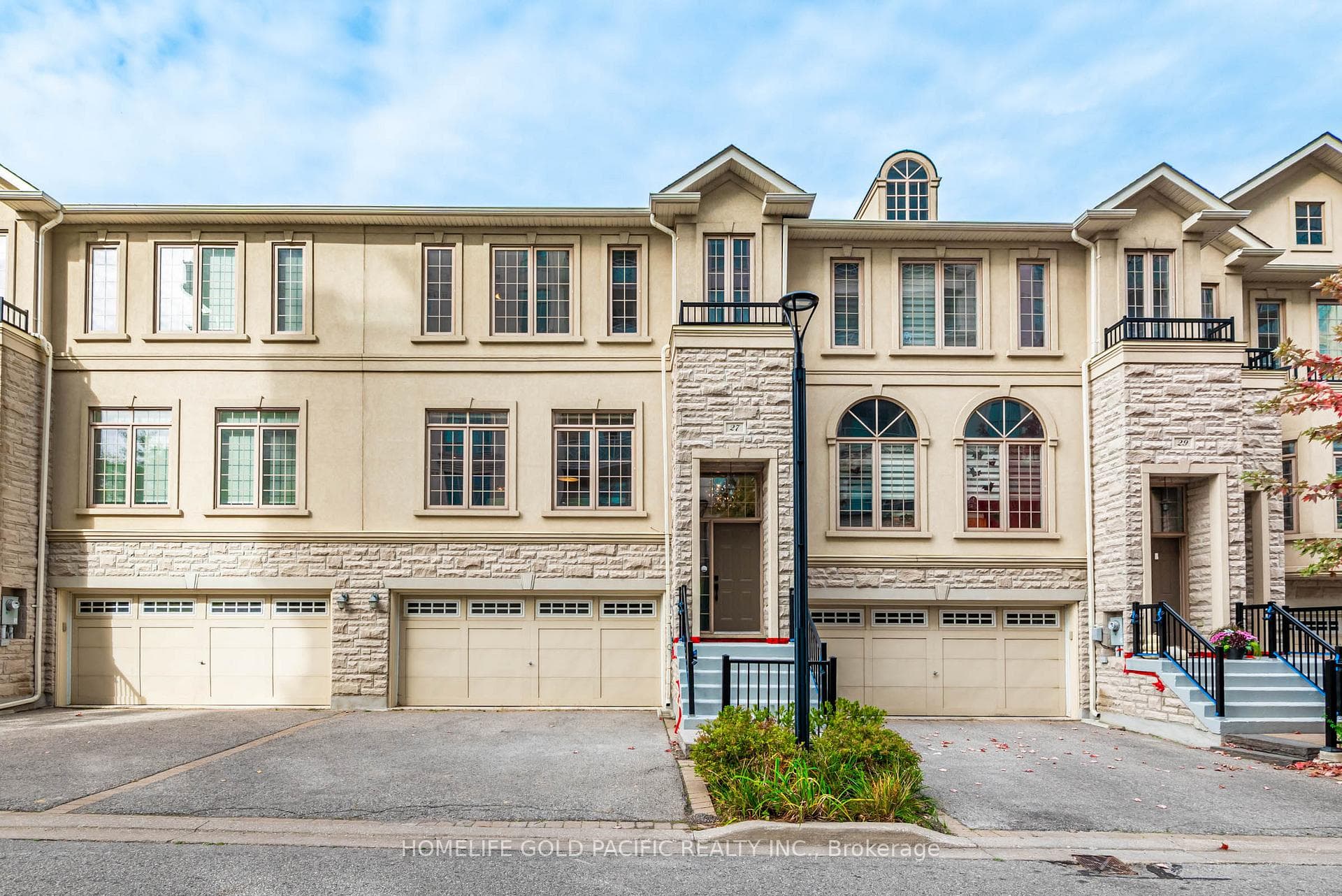27 Bloorview Place, Hillcrest Village / Bayview Village, ON M2J 0B2 - Photo 1