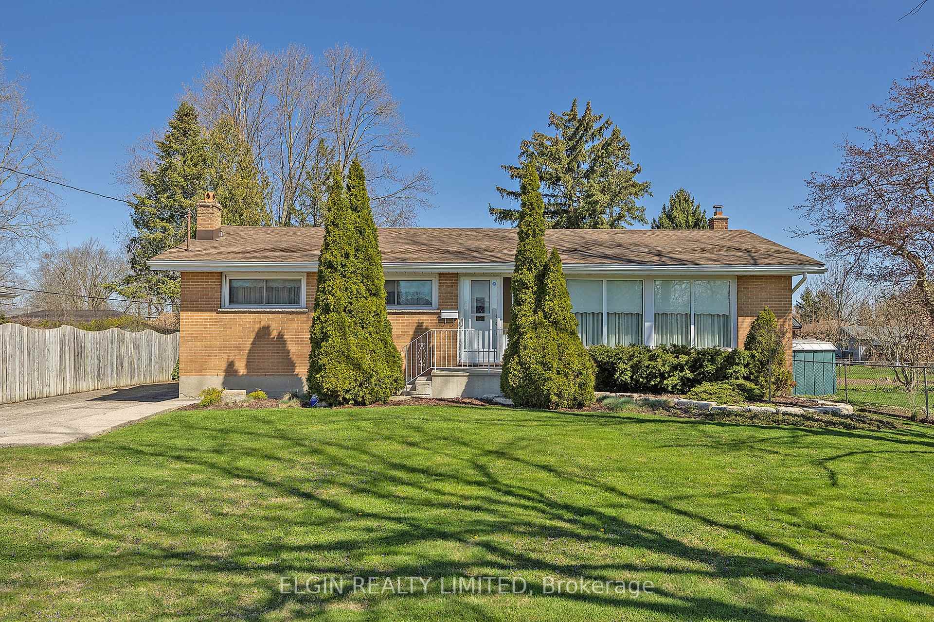 23 Montcalm Street, St. Thomas, ON N5P 2C4 - Photo 1