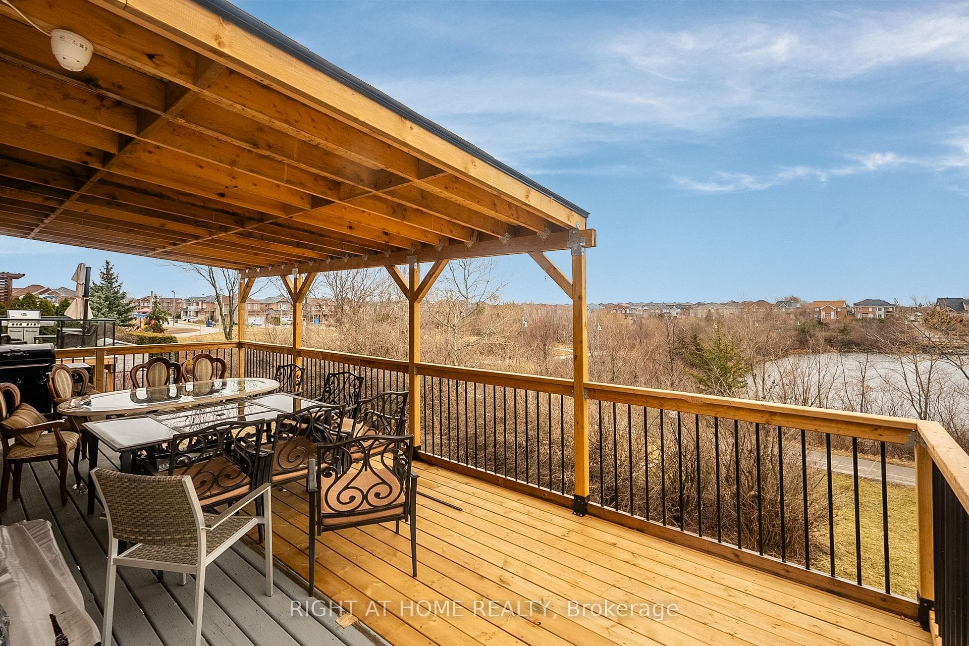 This is the upstairs to show lake. No access here