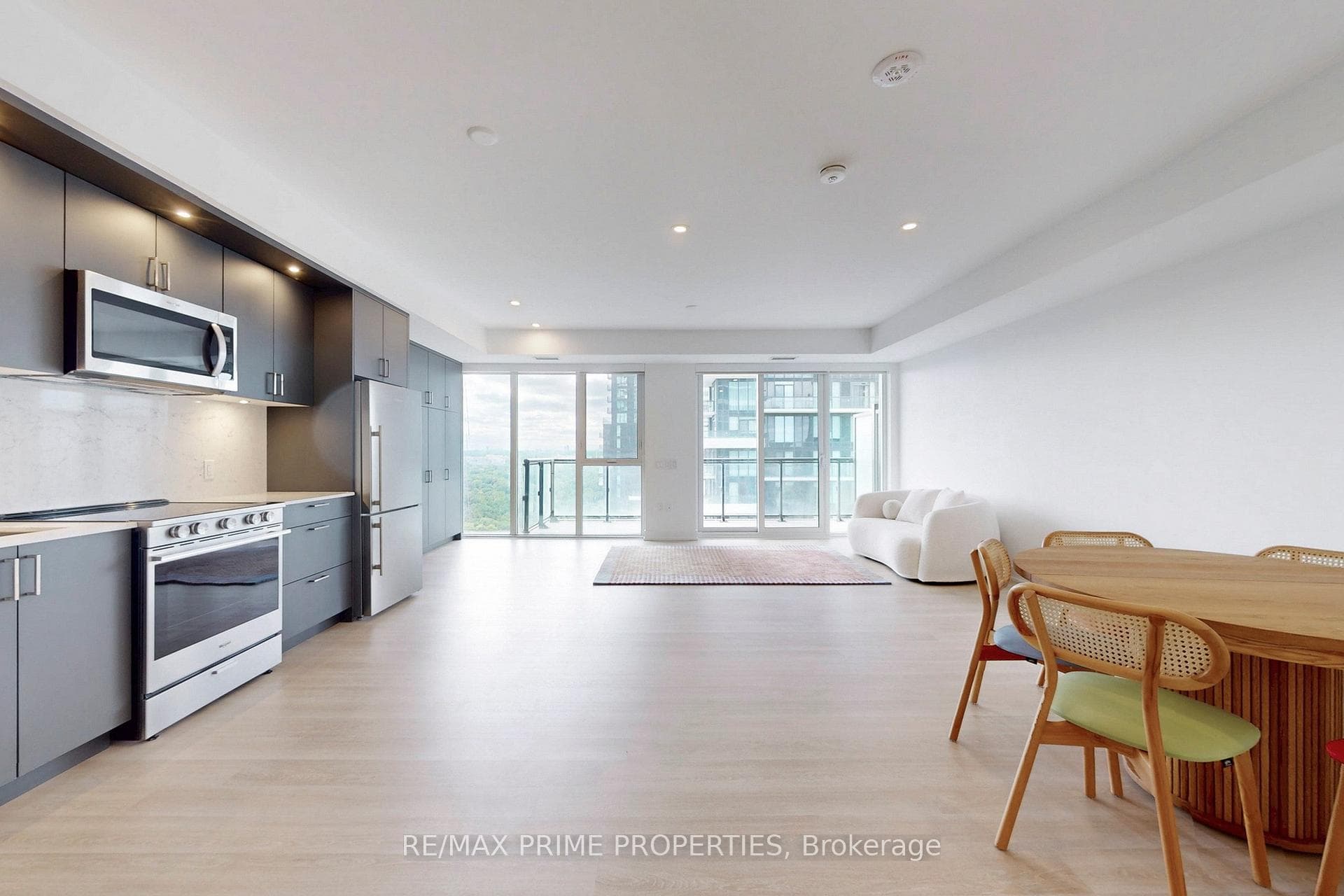 30 Inn On The Park Drive Unit 2401, Don Mills / Parkwoods / Victoria Village, ON M3C 0P7 - Photo 1