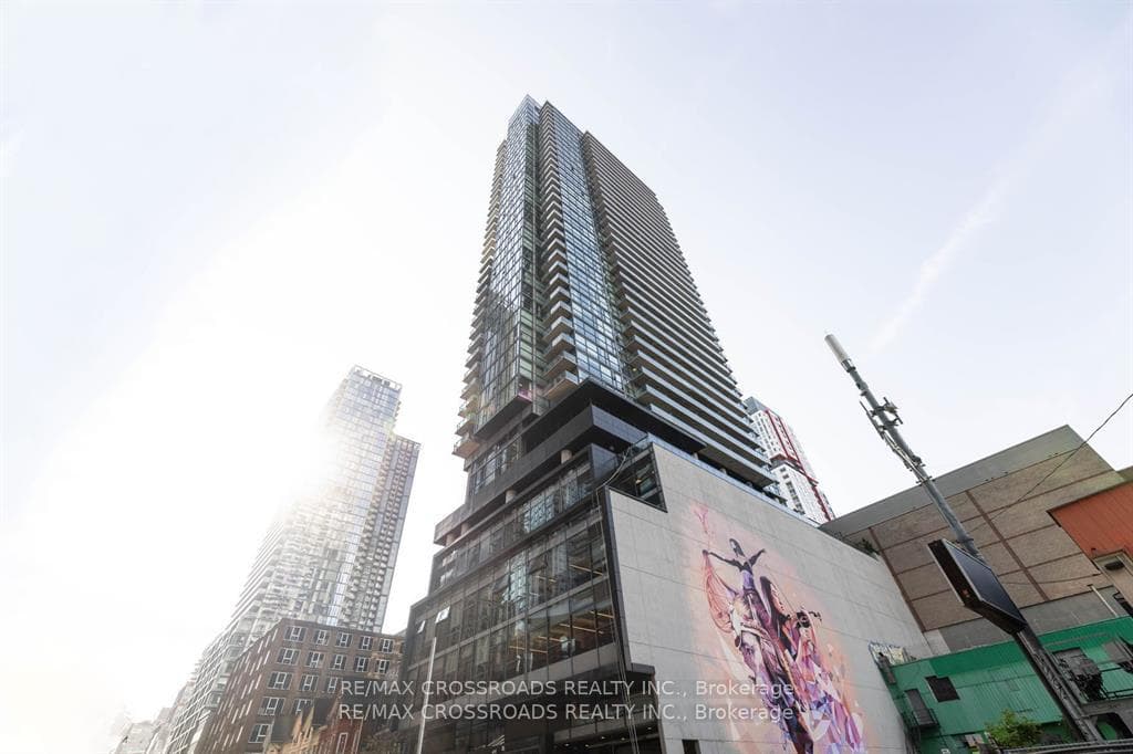 290 Adelaide Street Unit 3207, Downtown Toronto / Waterfront, ON M5V 1P6 - Photo 1