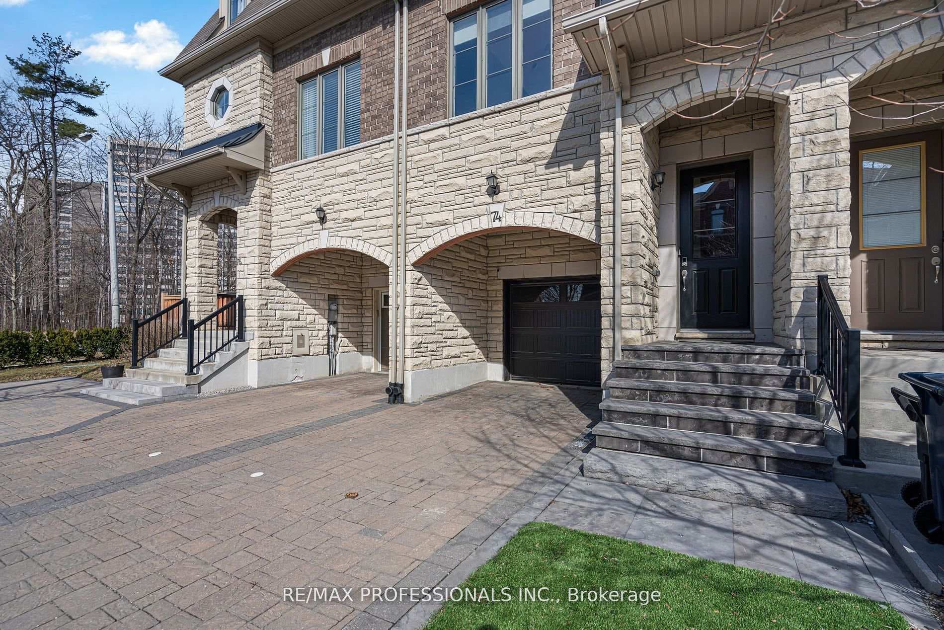 74 Dryden Way, Etobicoke (Kingsview Village / Humber Heights), ON M9R 0B2 - Photo 1