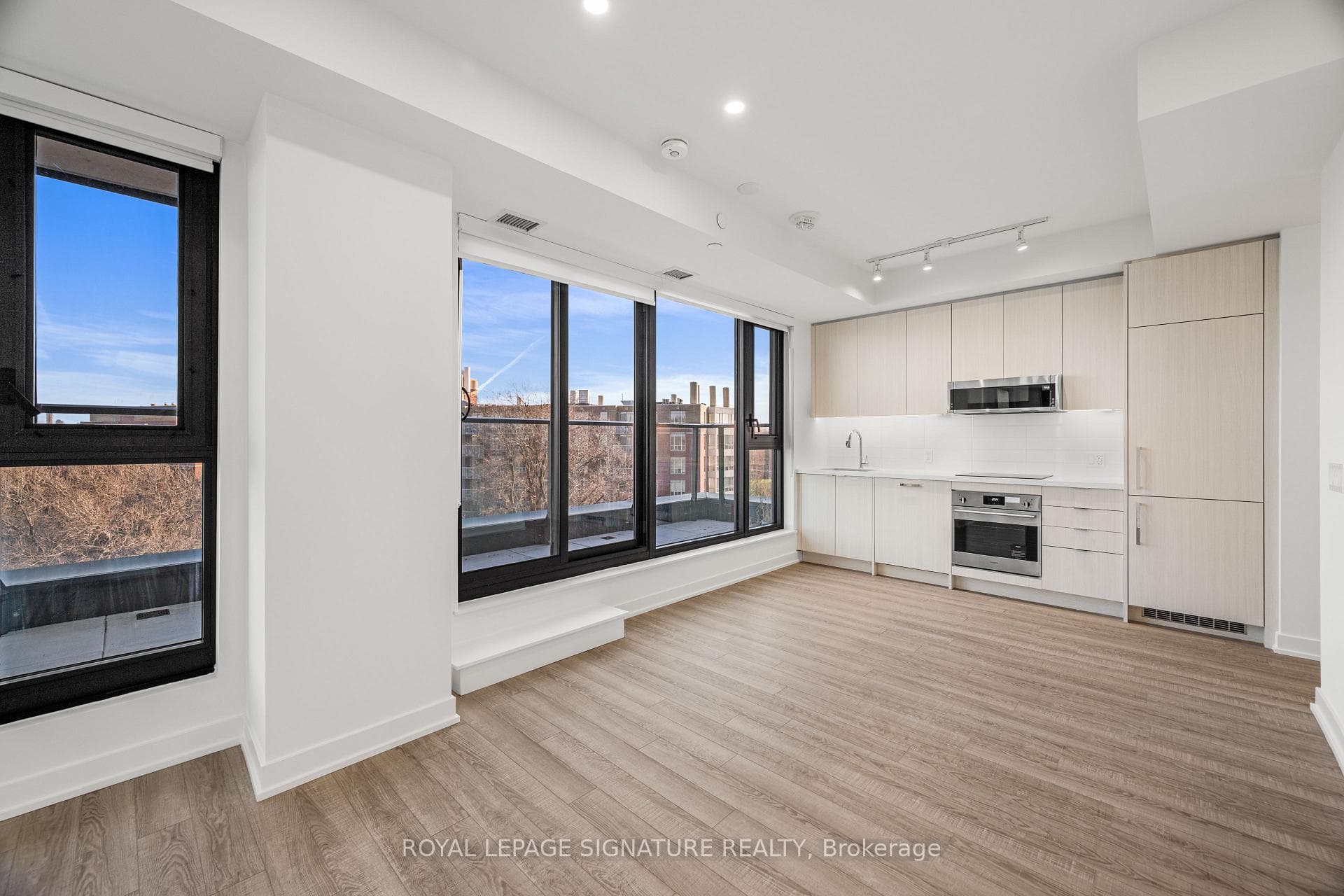 250 Lawrence Avenue Unit 609, Lawrence Park / Bedford Park, ON M5M 1B2 - Photo 1