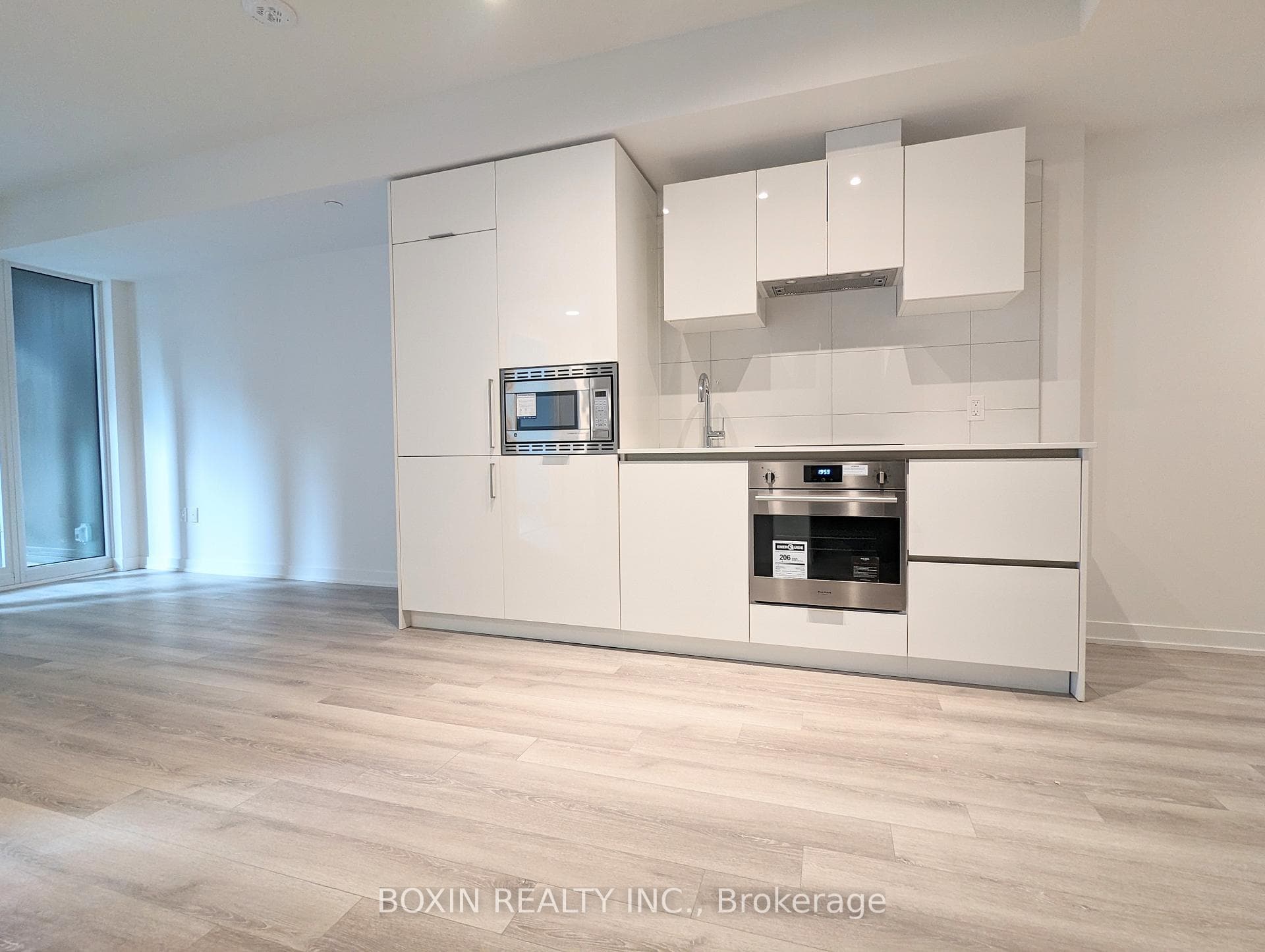 238 Simcoe Street Unit 406, Downtown Toronto / Waterfront, ON M5T 0E2 - Photo 1