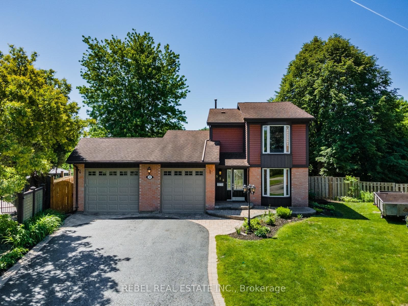 325 Gothic Court, Oshawa, ON L1G 7J2 - Photo 1