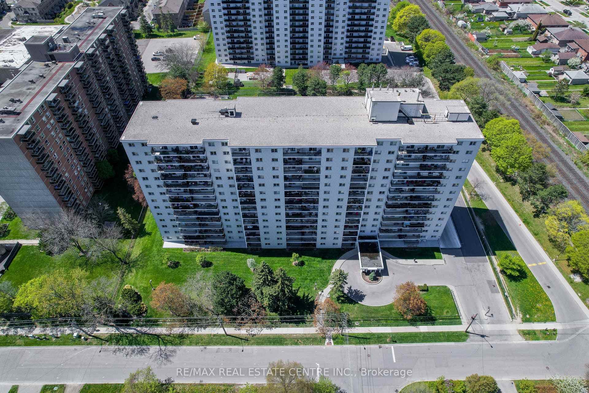 1100 Caven Street Unit 704, Mississauga, ON L5G 4N3 - Photo 1
