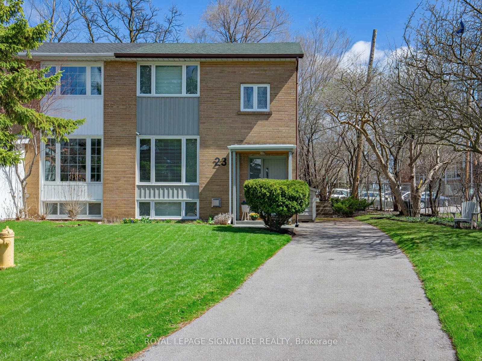 23 Ballymena Court, Don Mills / Parkwoods / Victoria Village, ON M3C 2B8 - Photo 1