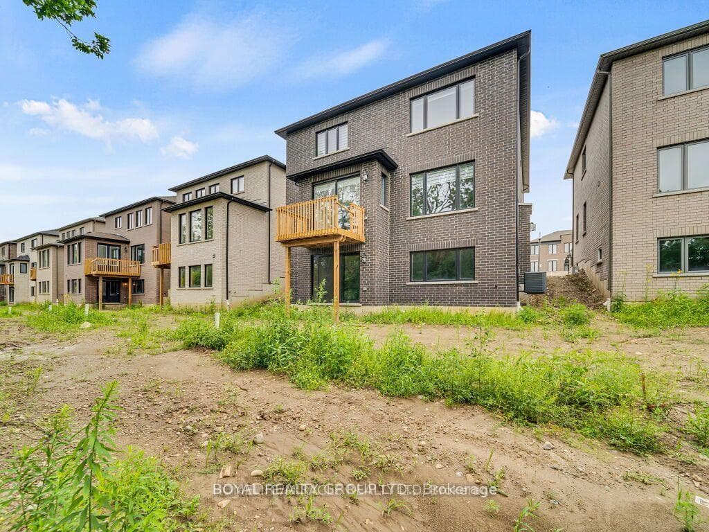 137 Harwood Avenue, Woodstock