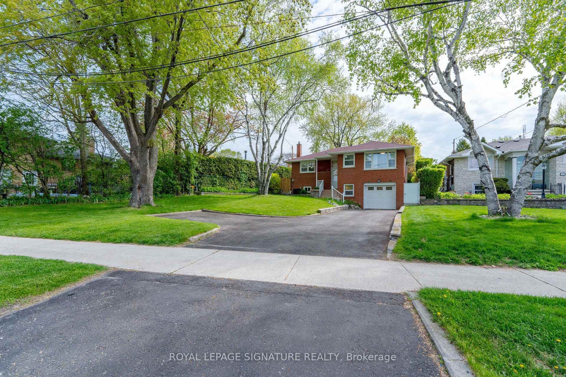 145 Sloane Avenue, Don Mills / Parkwoods / Victoria Village, ON M4A 2B8 - Photo 1