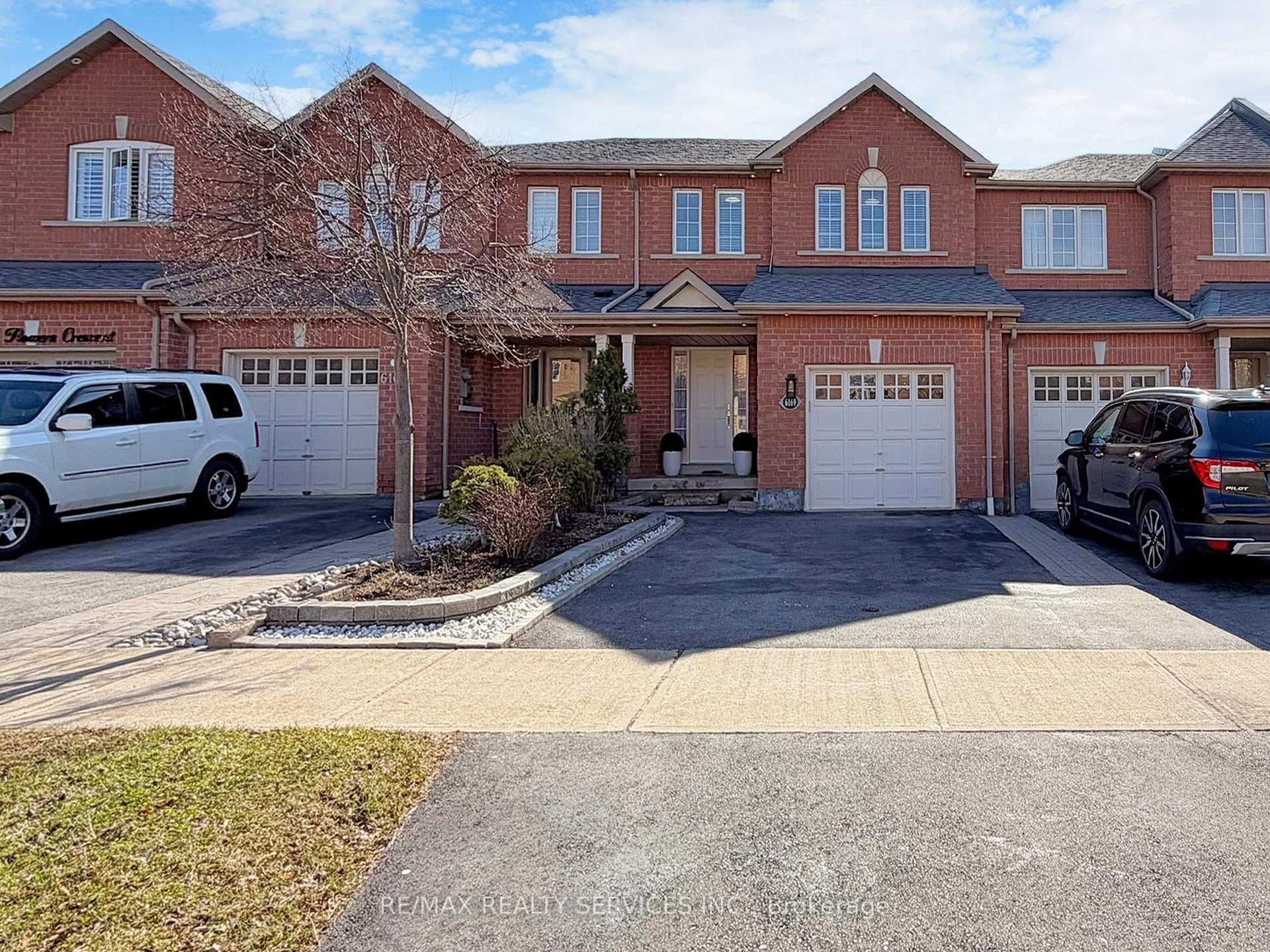 6169 Rowers Crescent, Mississauga, ON L5V 3A1 - Photo 1