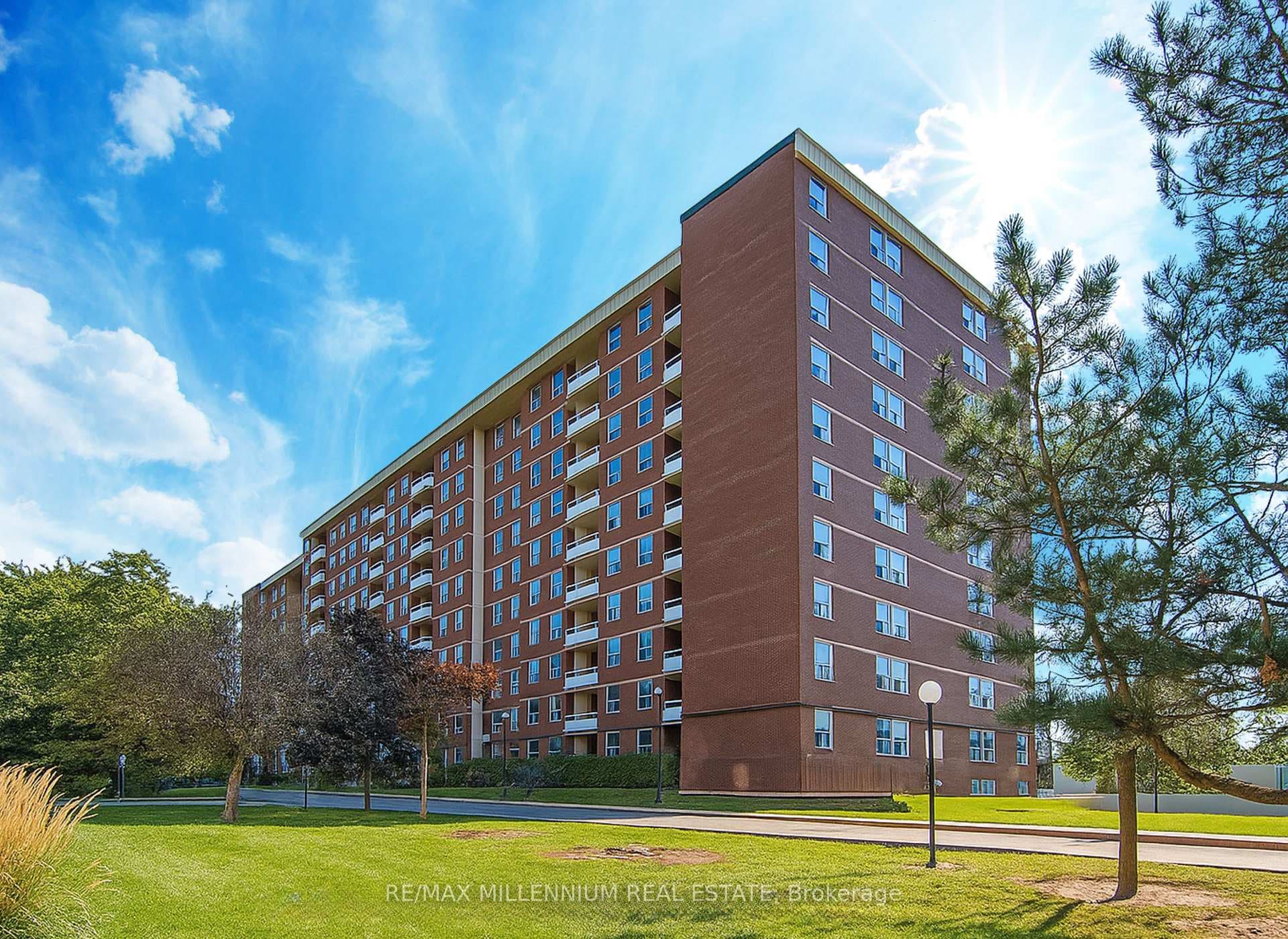 175 Hilda Avenue Unit 102, Thornhill / Willowdale, ON M2M 1V8 - Photo 1